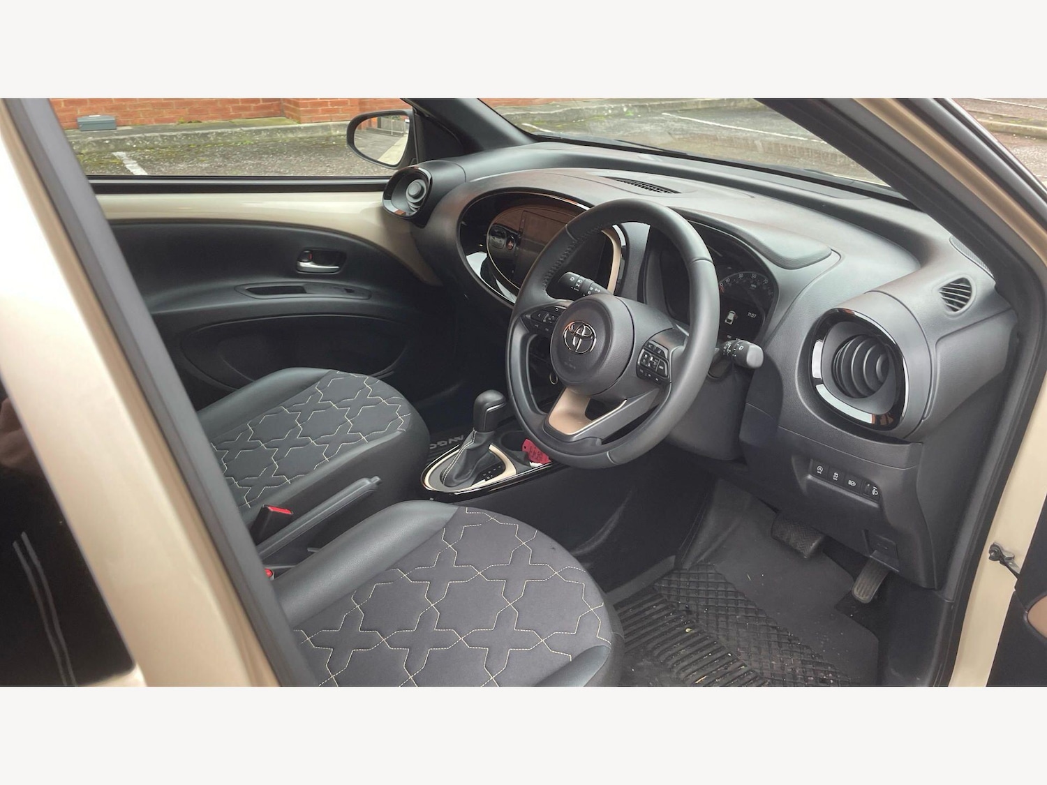 Used Toyota Aygo X 2023 for sale - 77645740: Photo 13