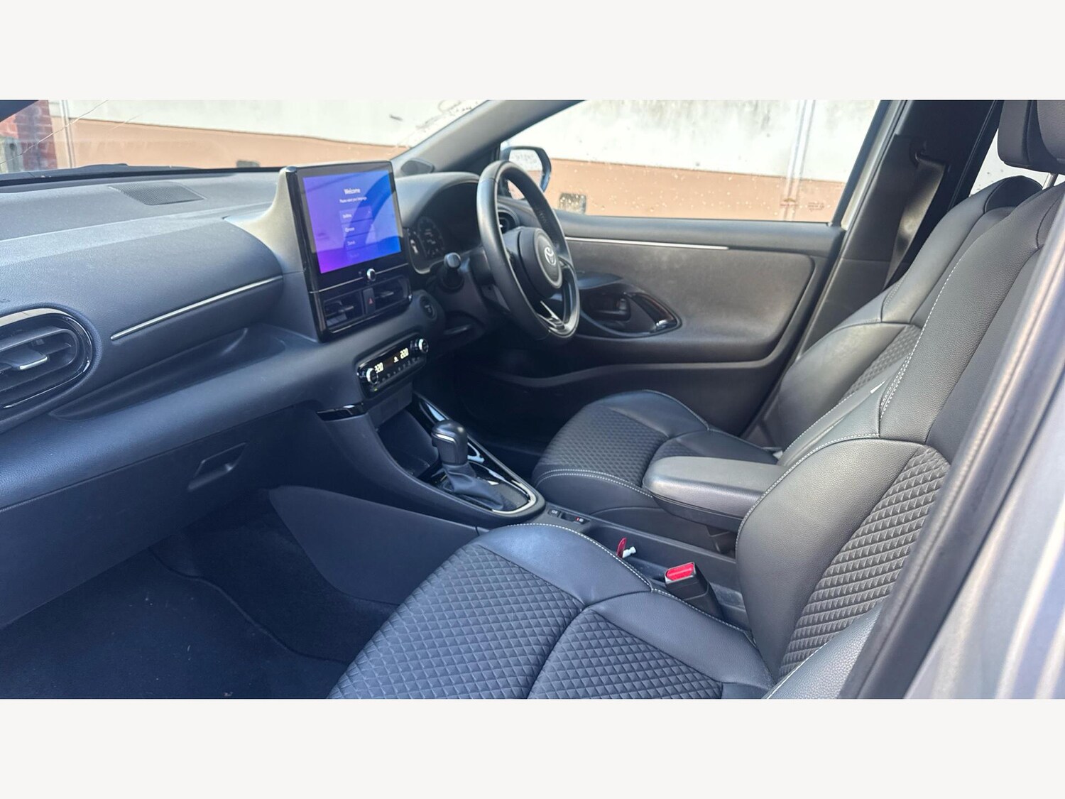 Used Toyota Yaris 2024 for sale - 76513271: Photo 12