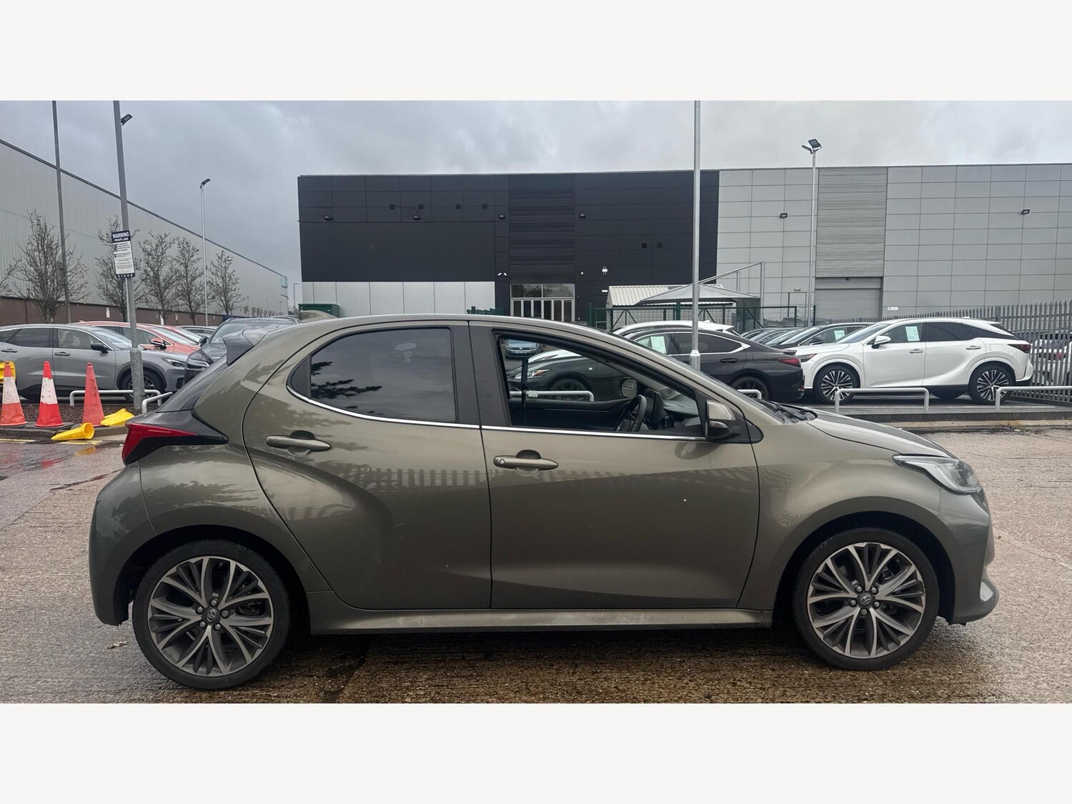 Used Toyota Yaris 2022 for sale - 77496622: Photo 18