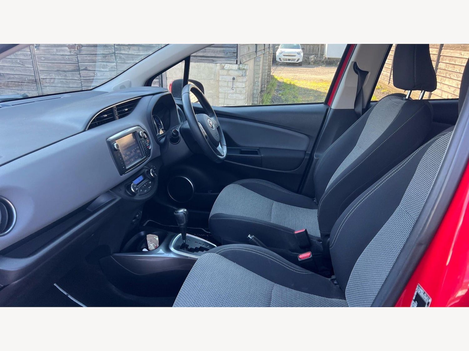 Used Toyota Yaris 2016 for sale - 77993941: Photo 12