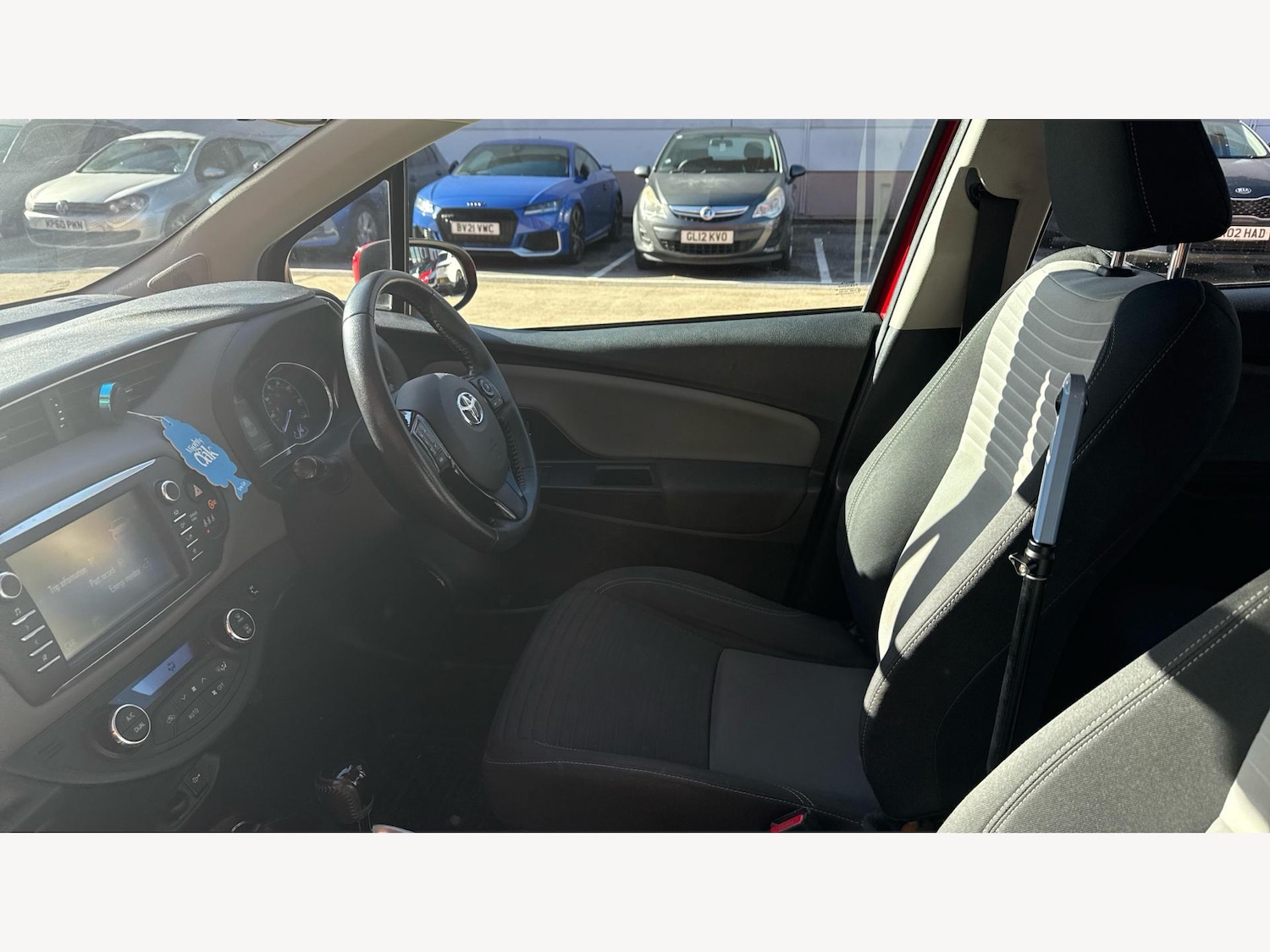 Used Toyota Yaris 2017 for sale - 76370653: Photo 12