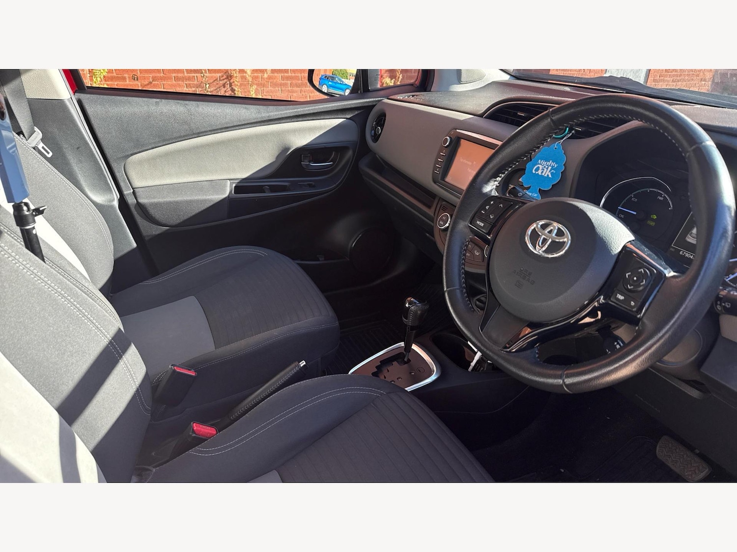 Used Toyota Yaris 2017 for sale - 76370653: Photo 13