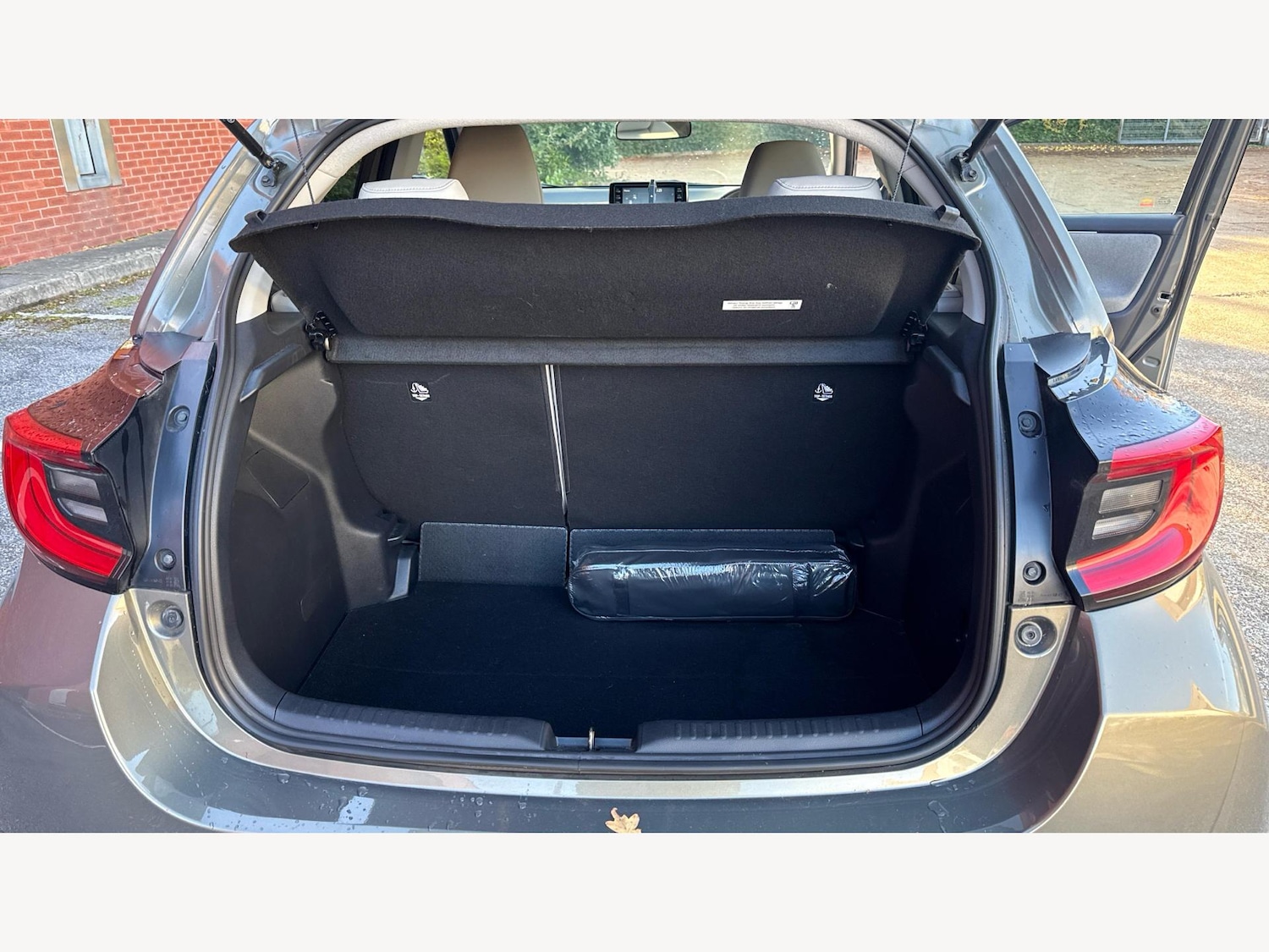 Used Toyota Yaris 2021 for sale - 76370703: Photo 16