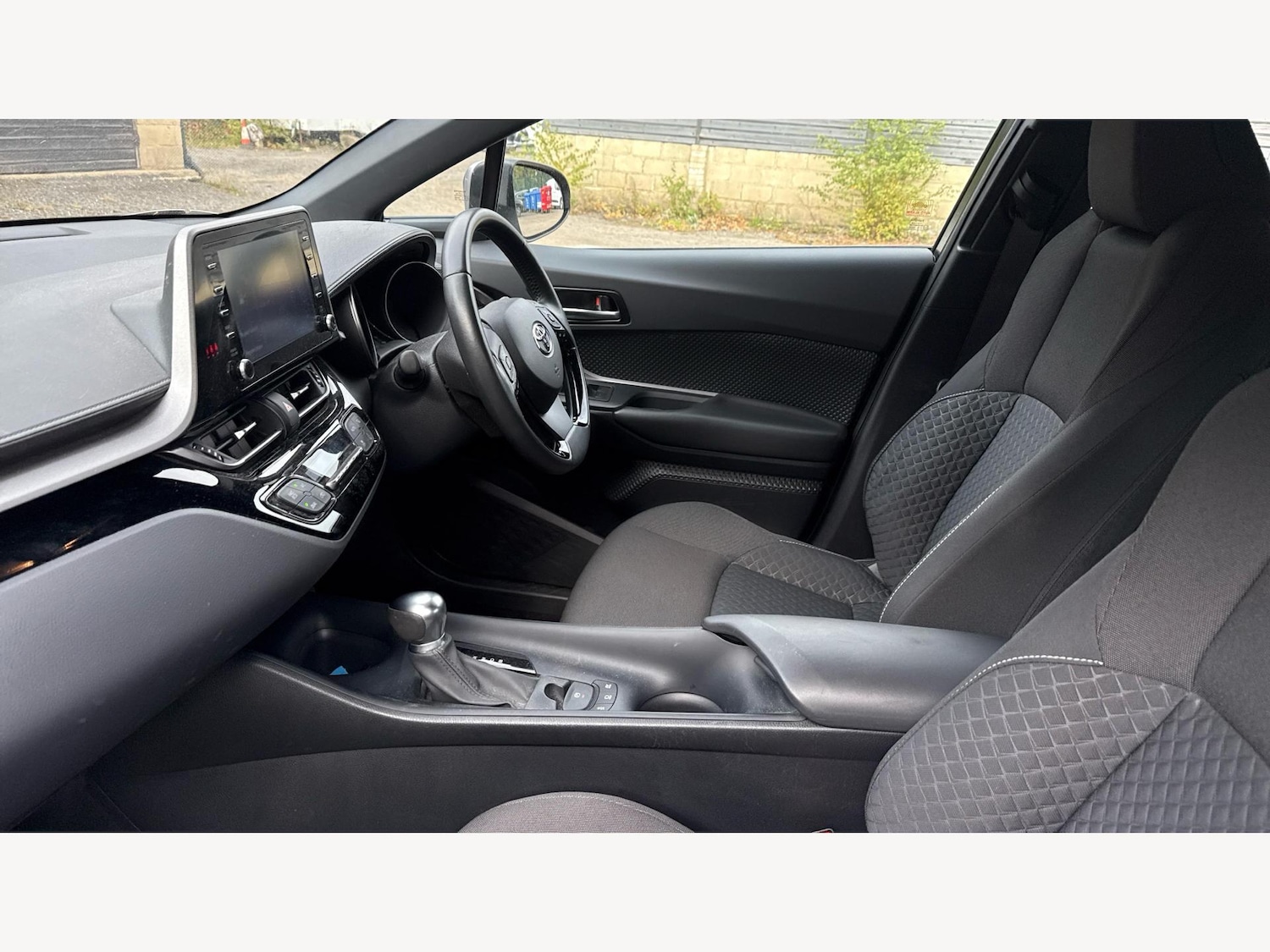 Used Toyota C-HR 2019 for sale - 76175653: Photo 12