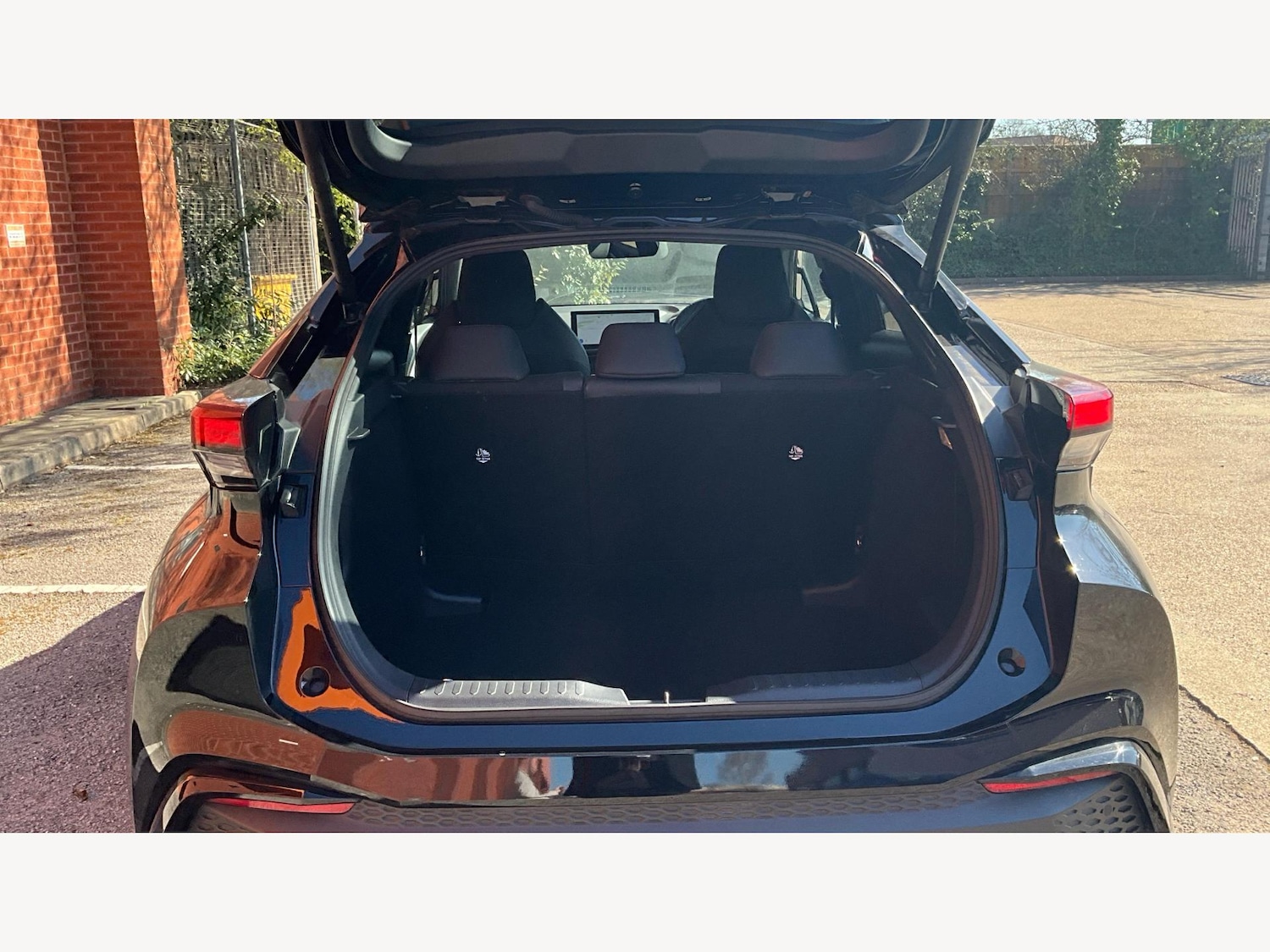 Used Toyota C-HR 2024 for sale - 76689811: Photo 16