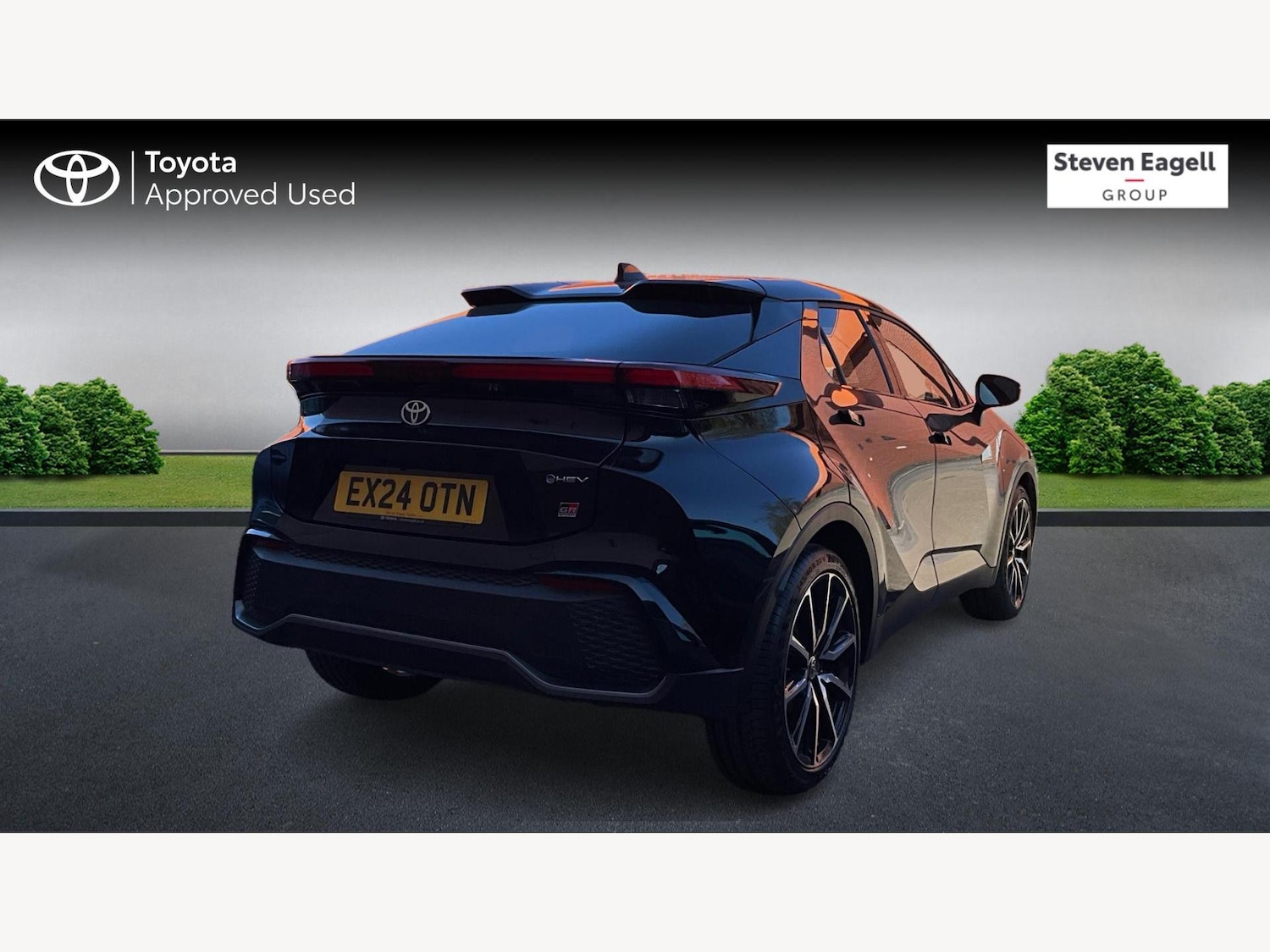 Used Toyota C-HR 2024 for sale - 76689811: Photo 2