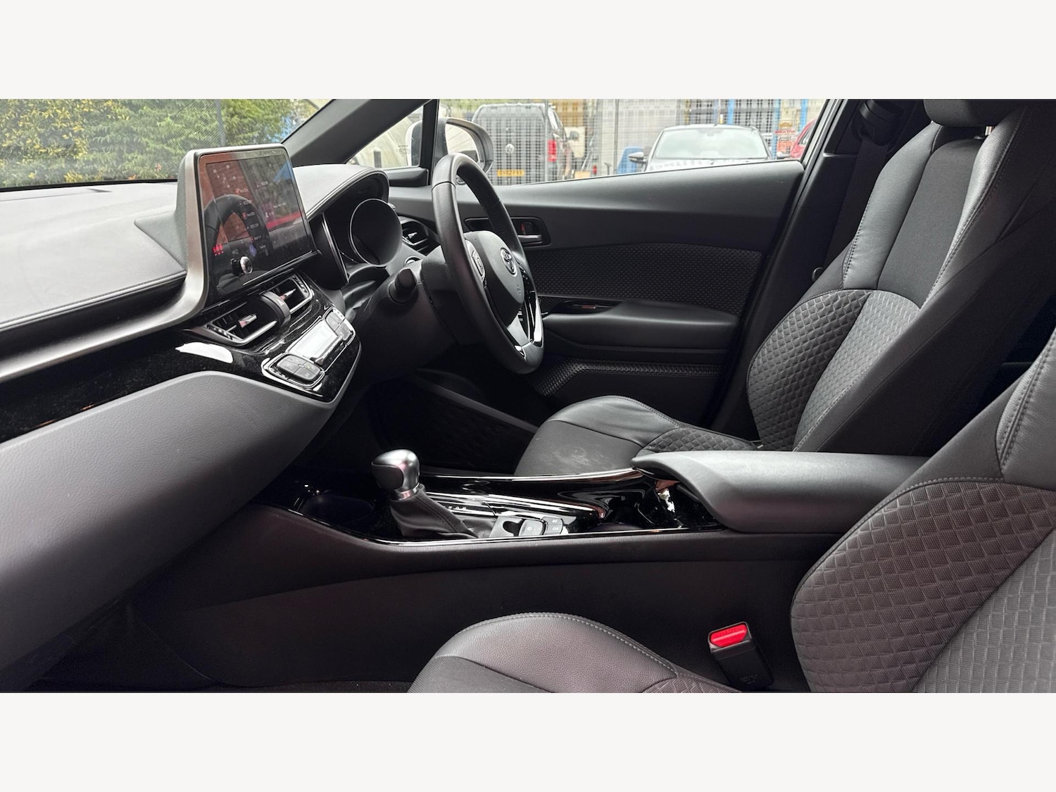 Used Toyota C-HR 2023 for sale - 76646349: Photo 12