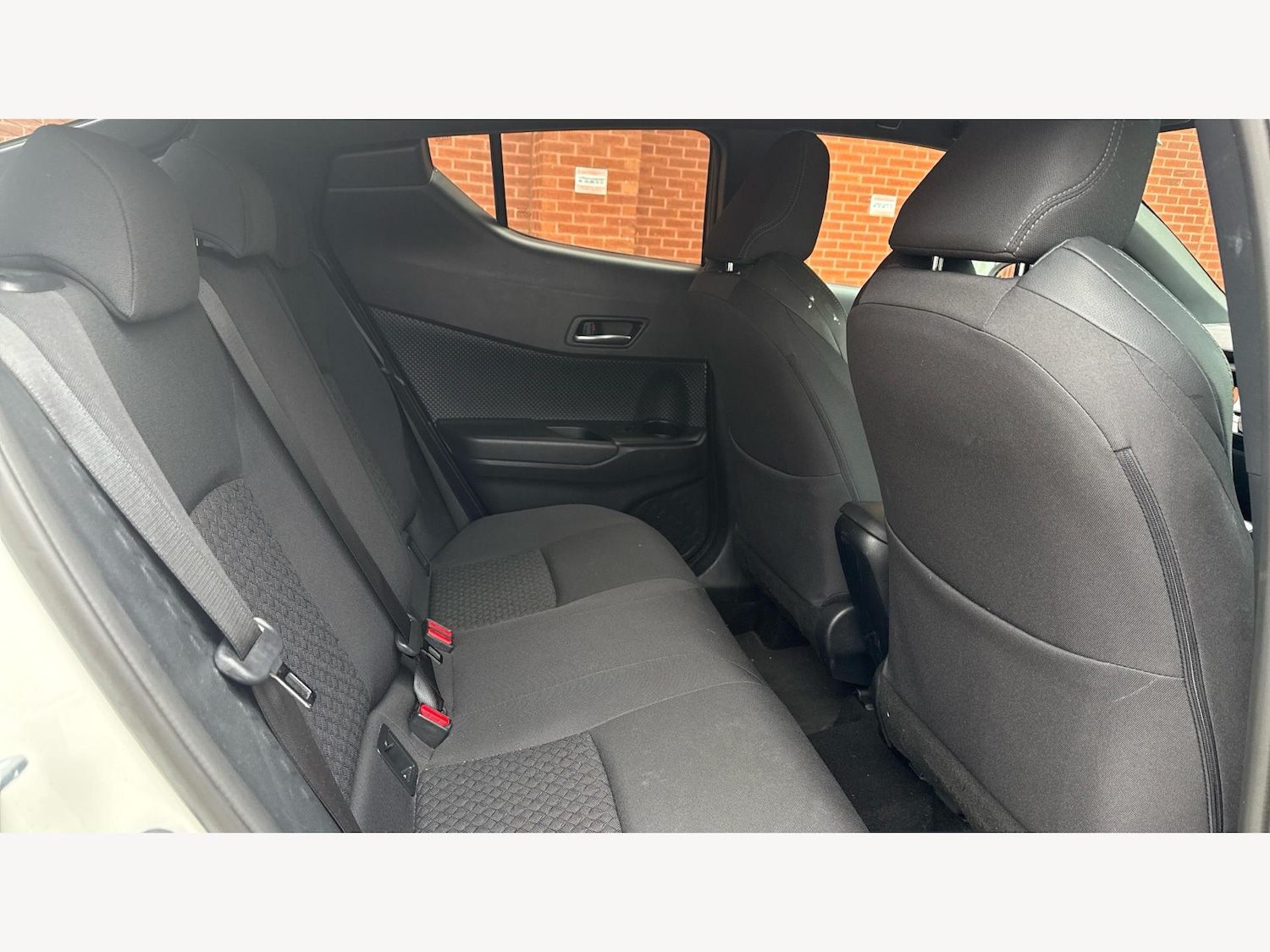 Used Toyota C-HR 2023 for sale - 76646349: Photo 14