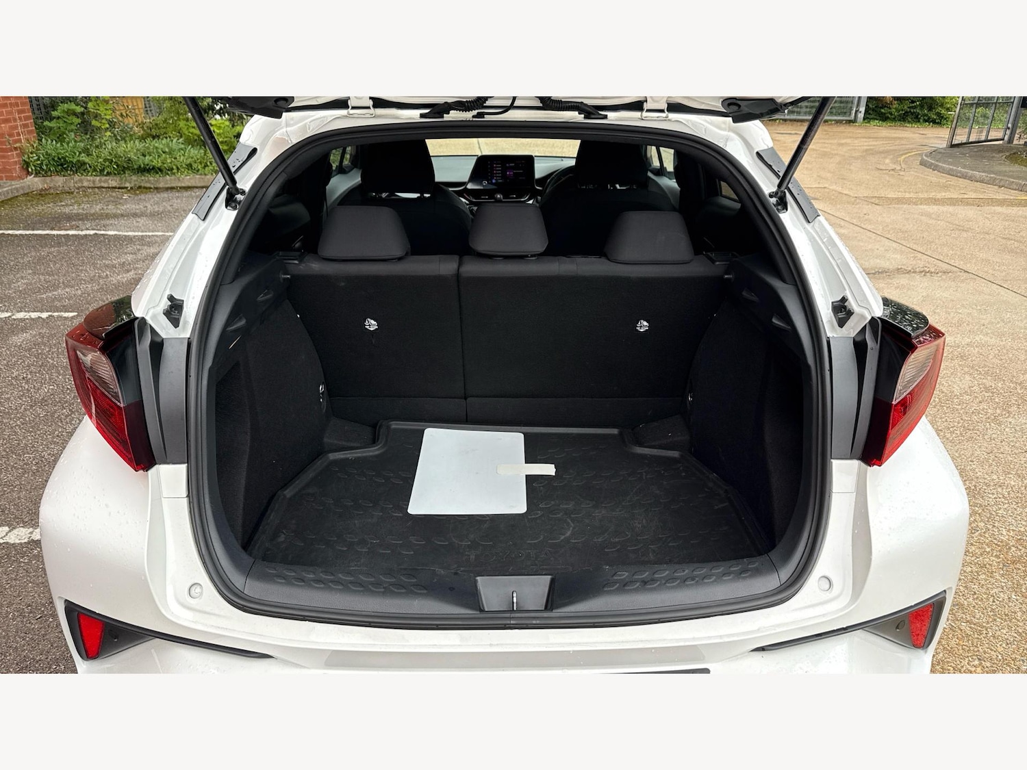 Used Toyota C-HR 2023 for sale - 76646349: Photo 16