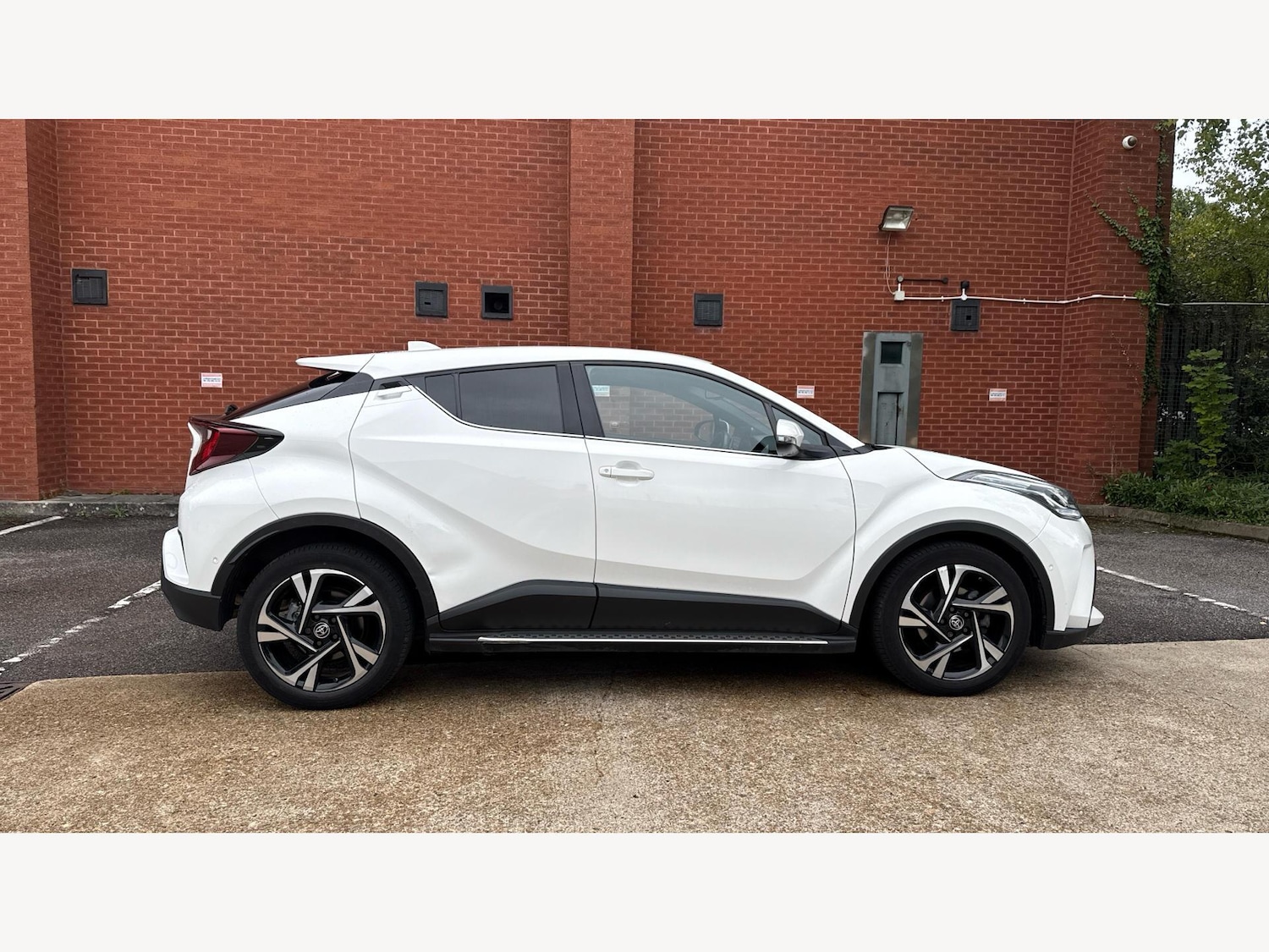 Used Toyota C-HR 2023 for sale - 76646349: Photo 18