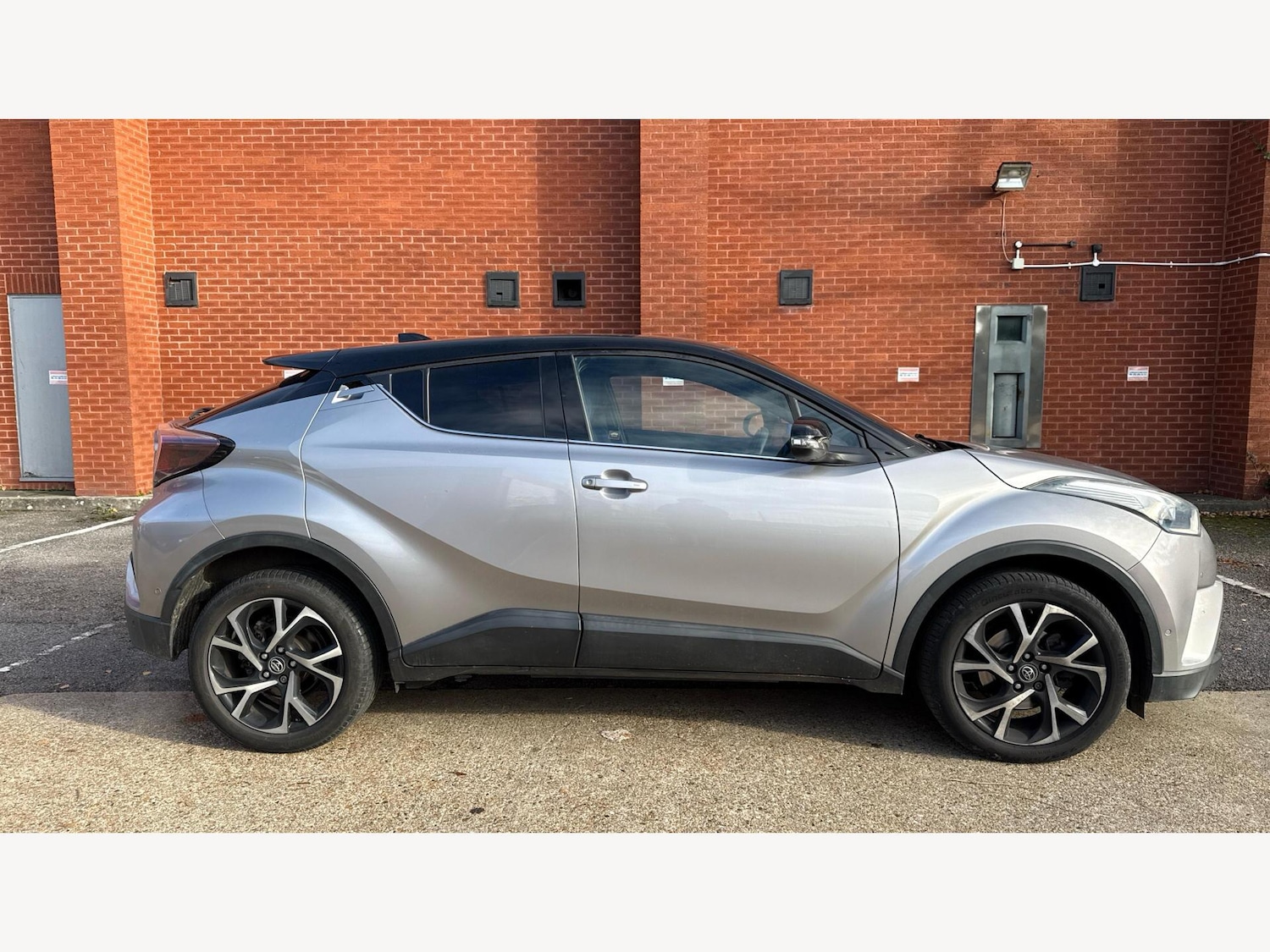 Used Toyota C-HR 2017 for sale - 76689596: Photo 18