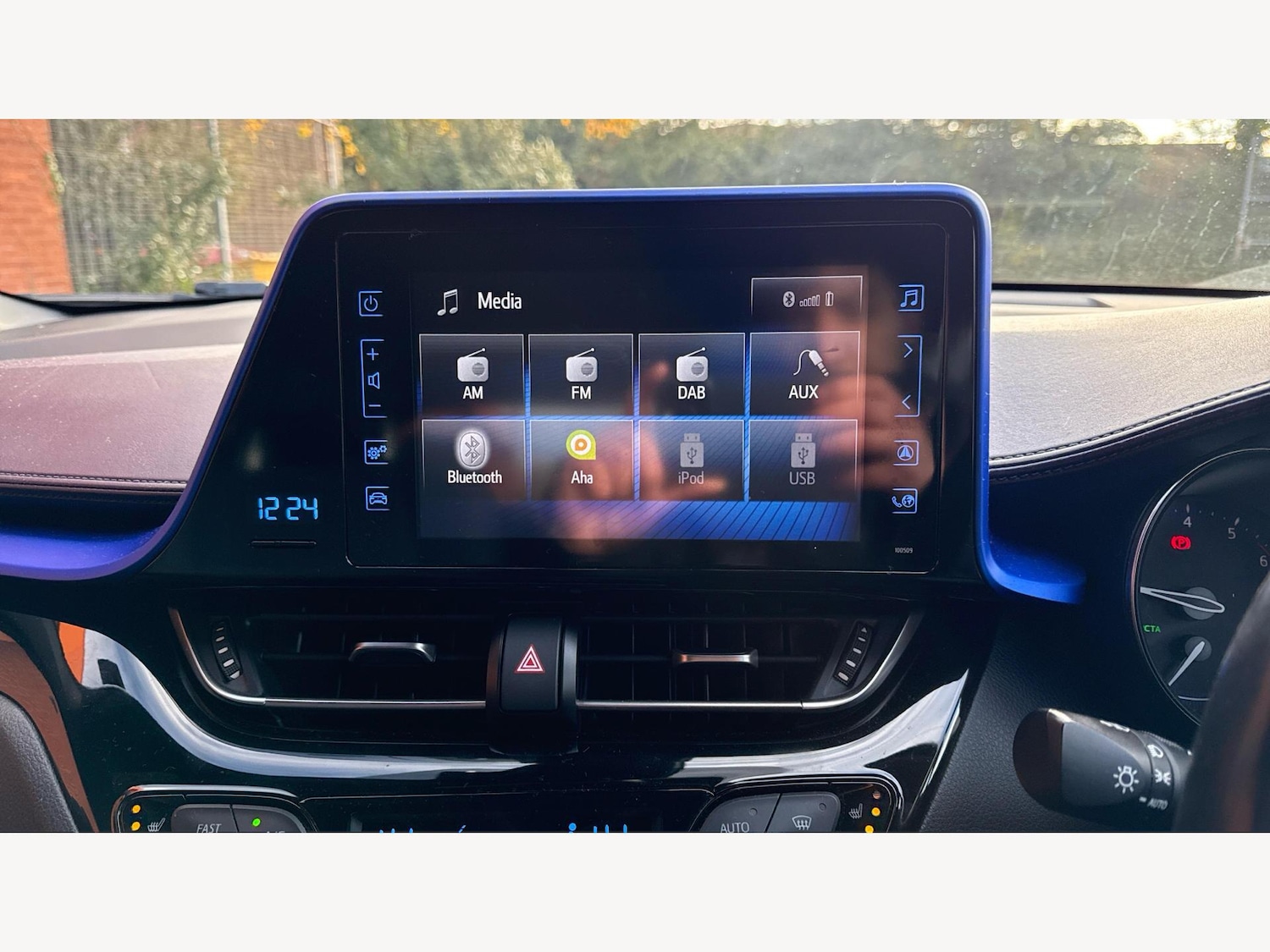 Used Toyota C-HR 2017 for sale - 76689596: Photo 9