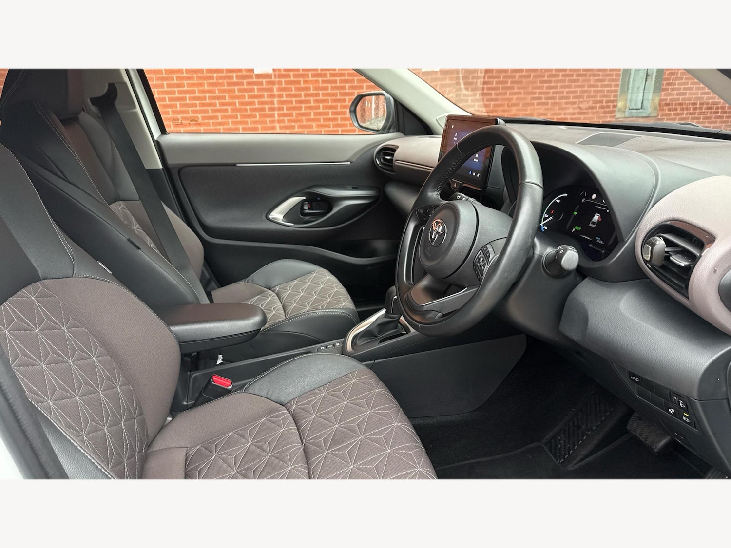 Used Toyota Yaris Cross 2023 for sale - 76360894: Photo 13