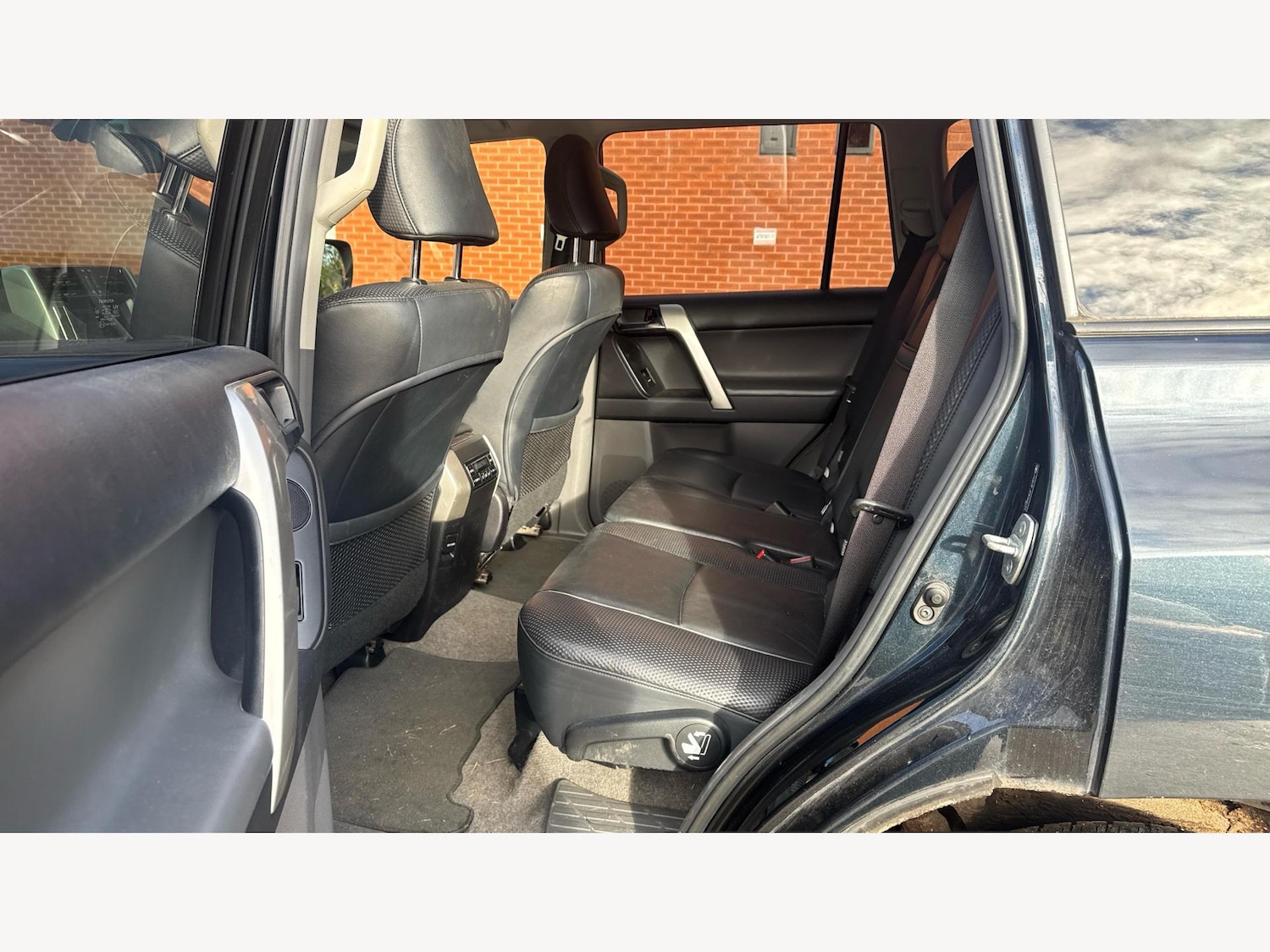 Used Toyota Land Cruiser 2012 for sale - 76360712: Photo 15