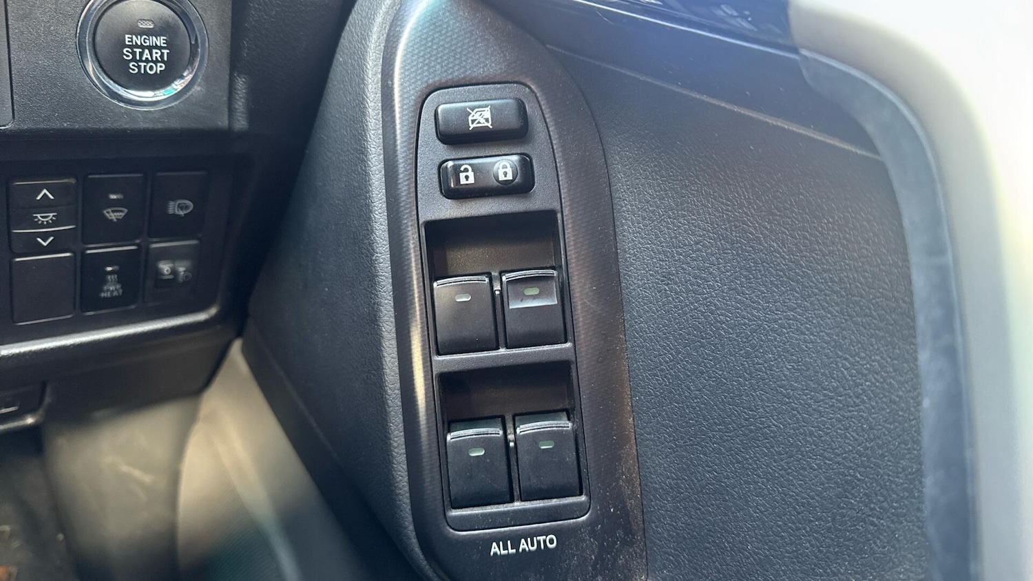 Used Toyota Land Cruiser 2012 for sale - 76360712: Photo 33