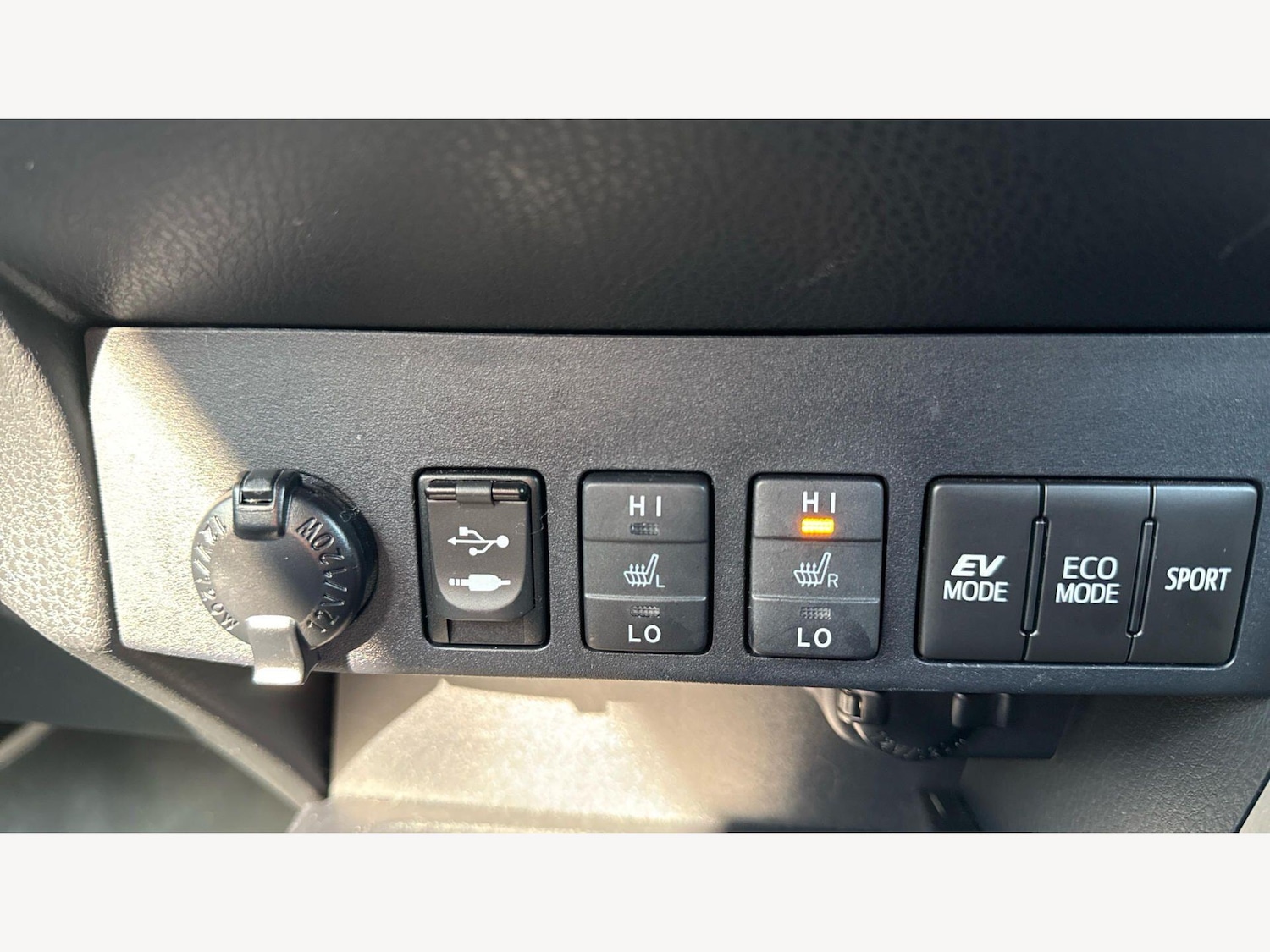 Used Toyota RAV4 2018 for sale - 78058751: Photo 25