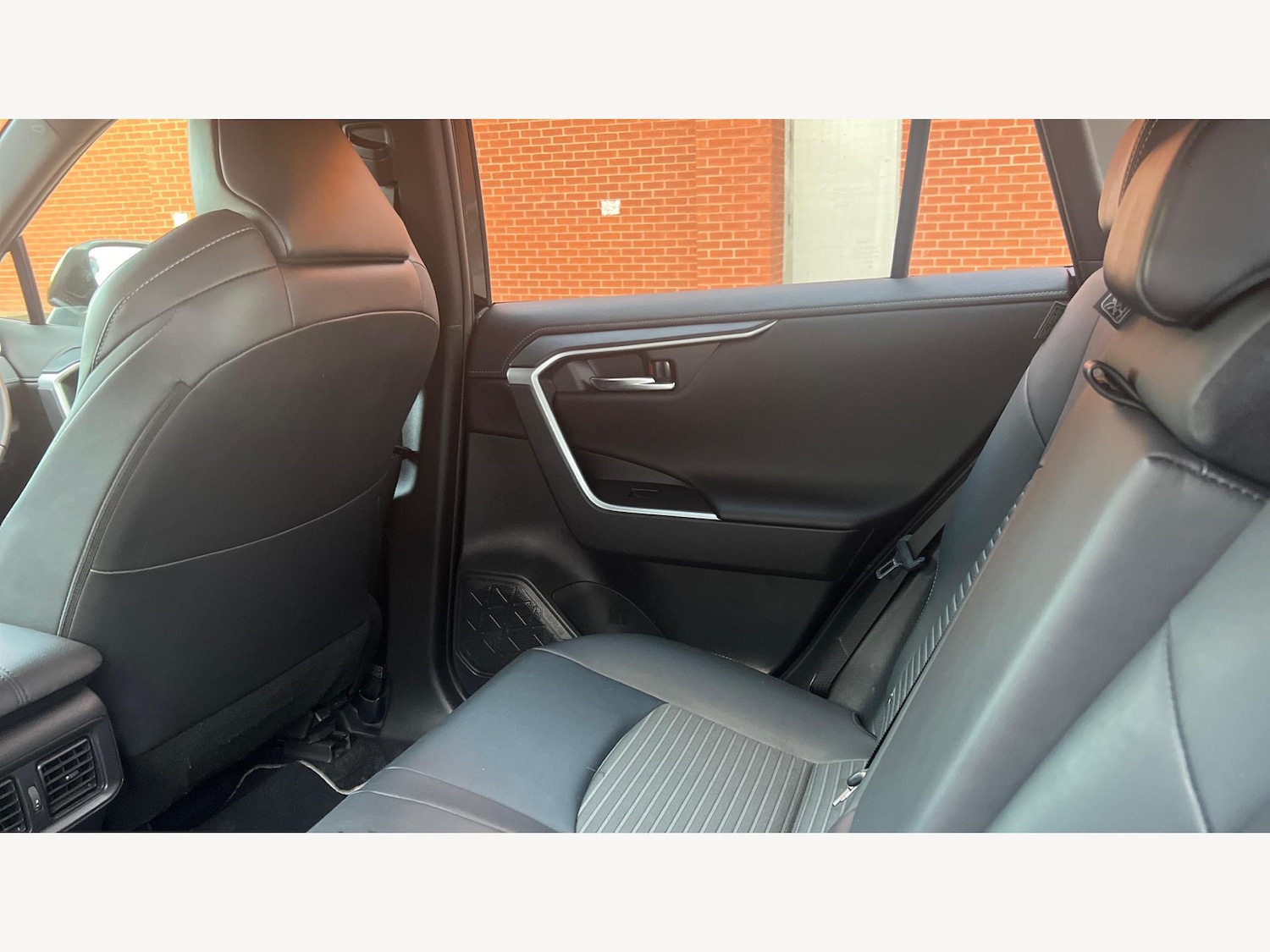 Used Toyota RAV4 2021 for sale - 76780572: Photo 15