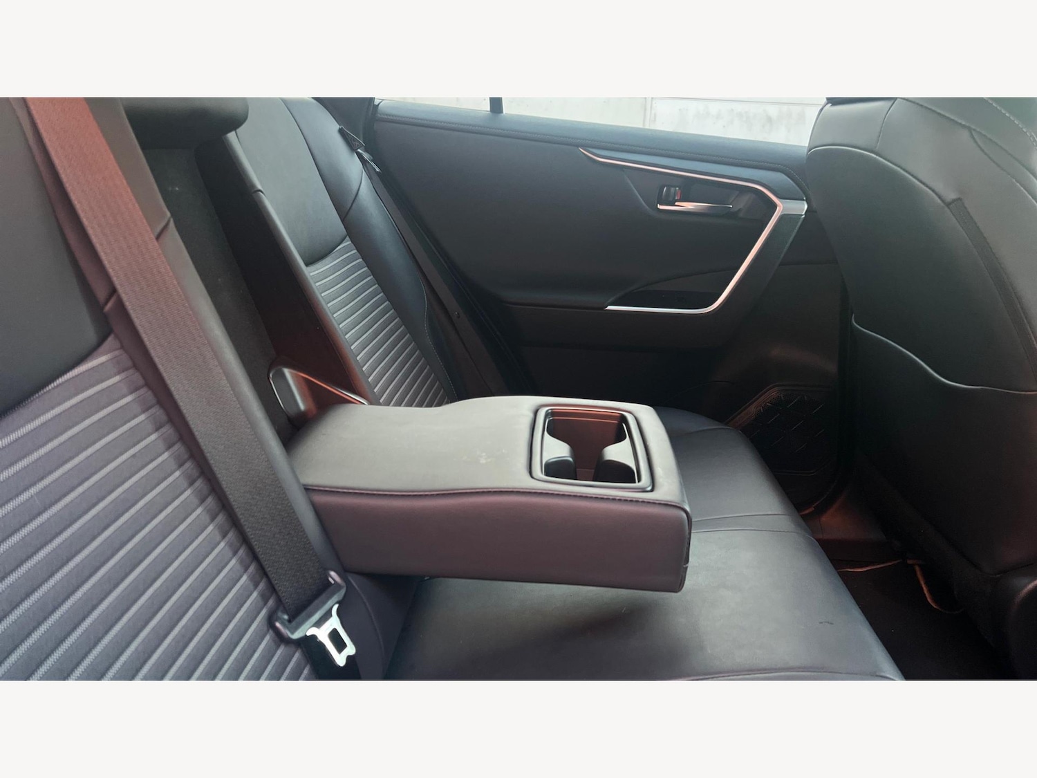 Used Toyota RAV4 2021 for sale - 76780572: Photo 24