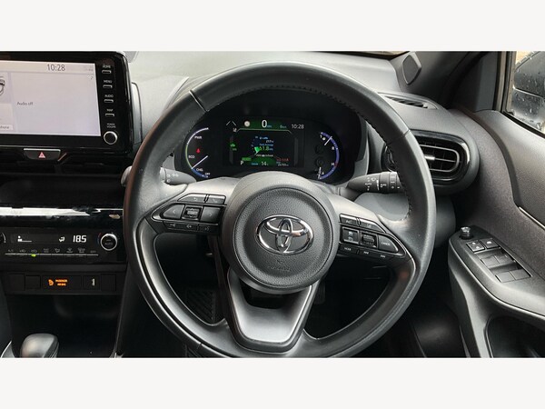 Used Toyota Yaris Cross 2022 for sale - 74934799: Photo 8