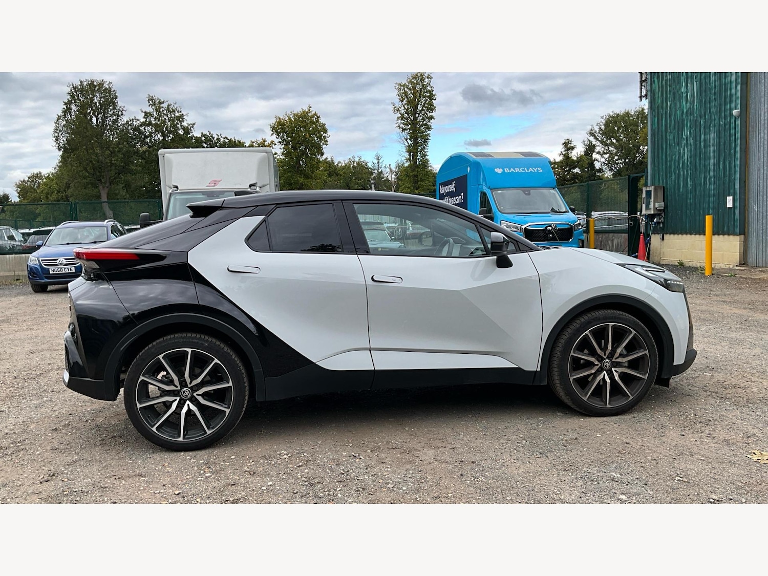 Used Toyota C-HR 2025 for sale - 76688669: Photo 18