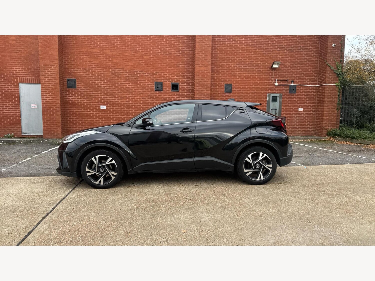 Used Toyota C-HR 2023 for sale - 77305999: Photo 19