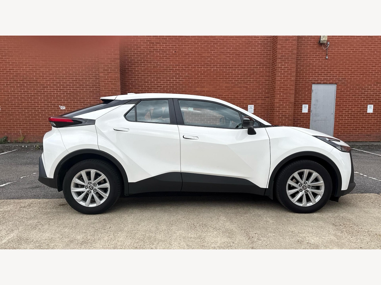 Used Toyota C-HR 2024 for sale - 76072504: Photo 18