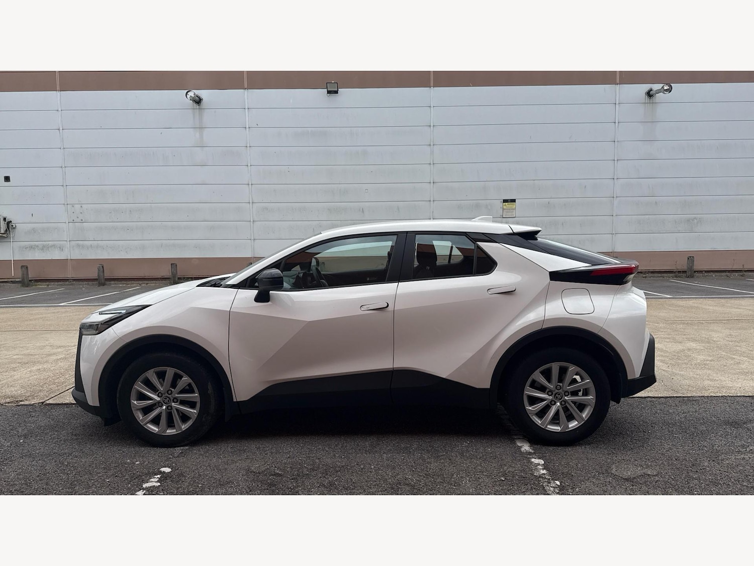 Used Toyota C-HR 2024 for sale - 76072504: Photo 19