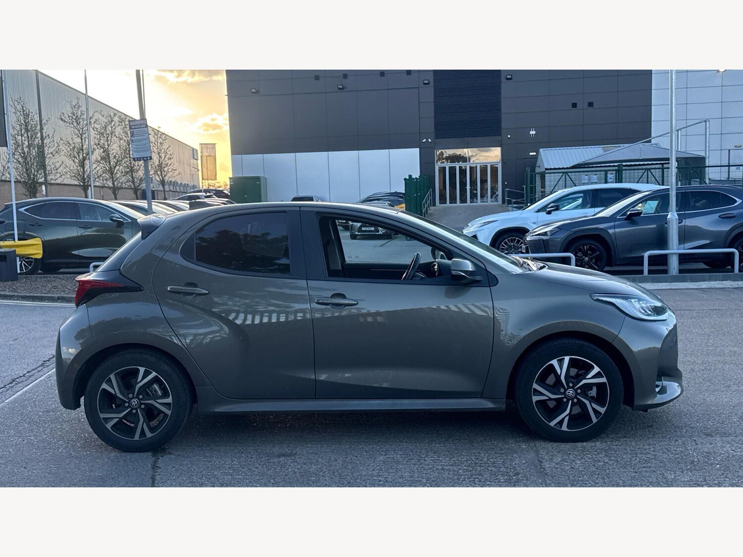 Used Toyota Yaris 2024 for sale - 77909182: Photo 18