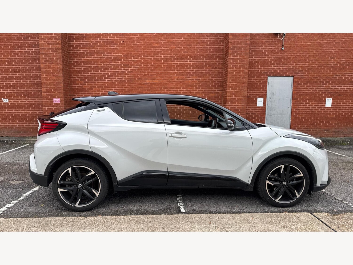 Used Toyota C-HR 2023 for sale - 77039970: Photo 18