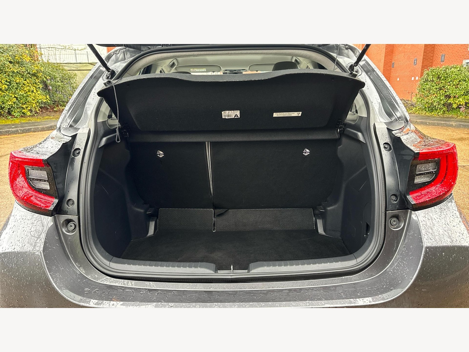 Used Toyota Yaris 2021 for sale - 76689962: Photo 16