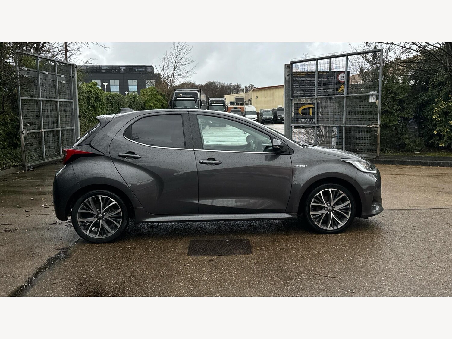 Used Toyota Yaris 2021 for sale - 76689962: Photo 18