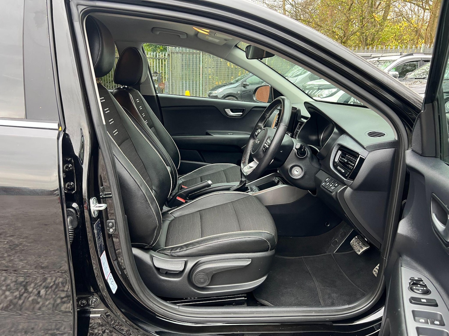 Used Kia Stonic 2023 for sale - 76592710: Photo 13