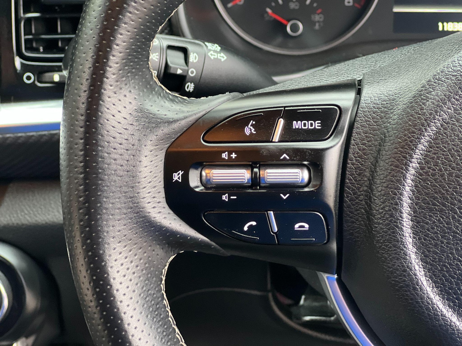 Used Kia Stonic 2023 for sale - 76592710: Photo 17