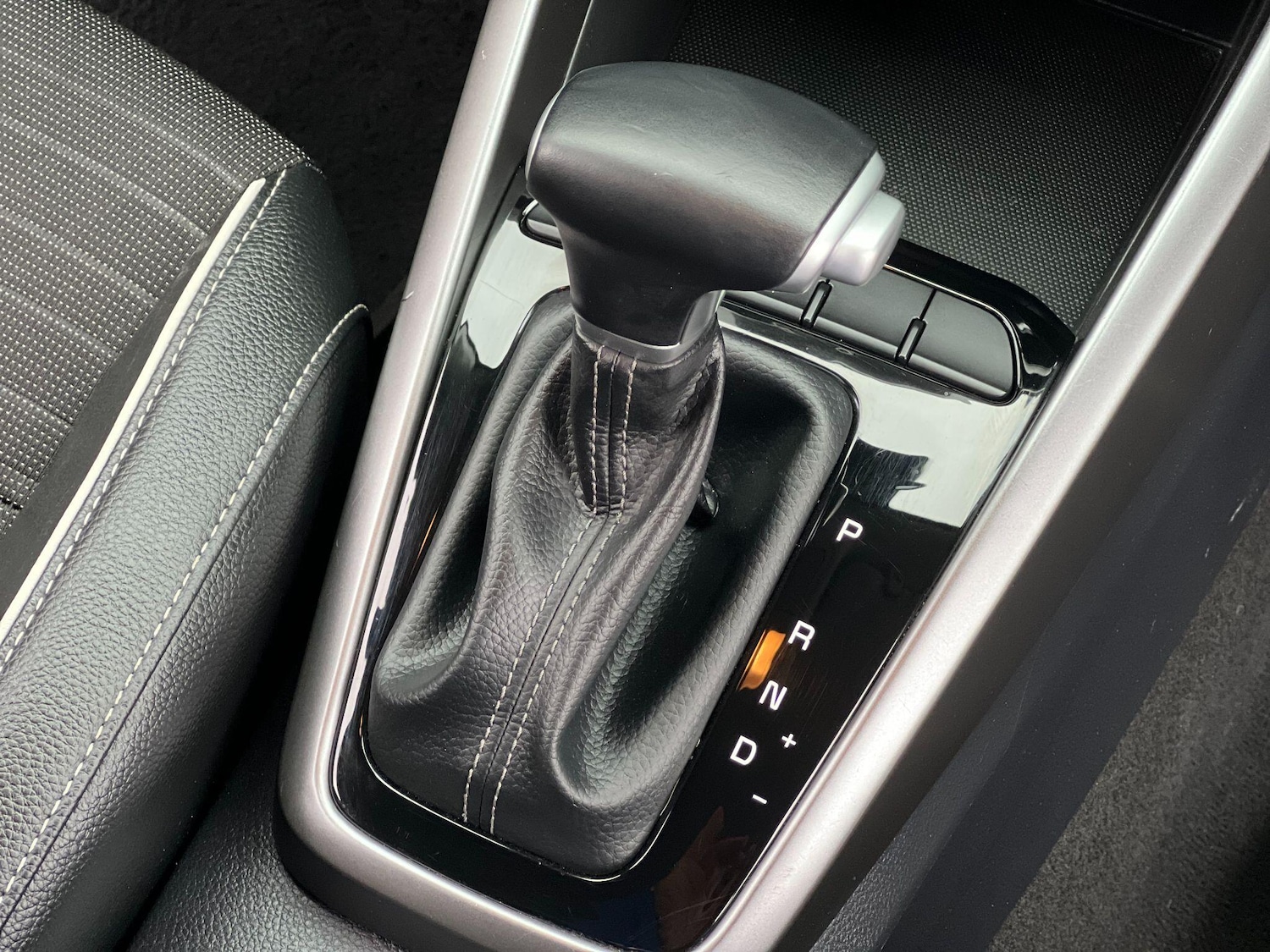 Used Kia Stonic 2023 for sale - 76592710: Photo 19