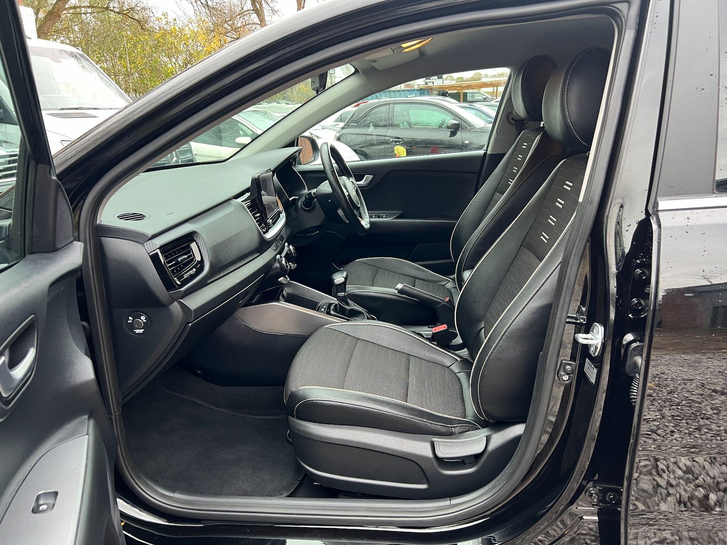 Used Kia Stonic 2023 for sale - 76592710: Photo 25