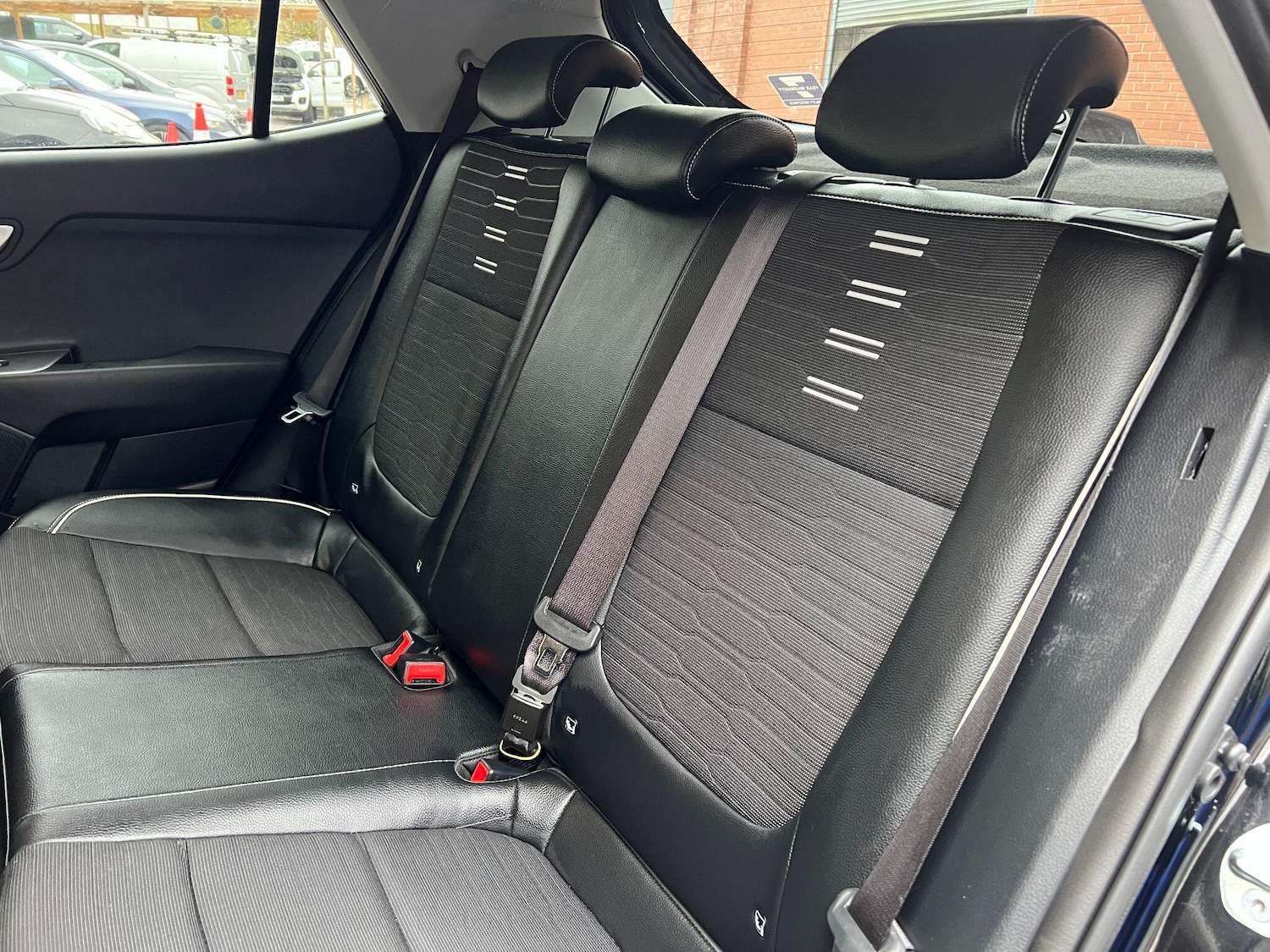 Used Kia Stonic 2023 for sale - 76592710: Photo 30