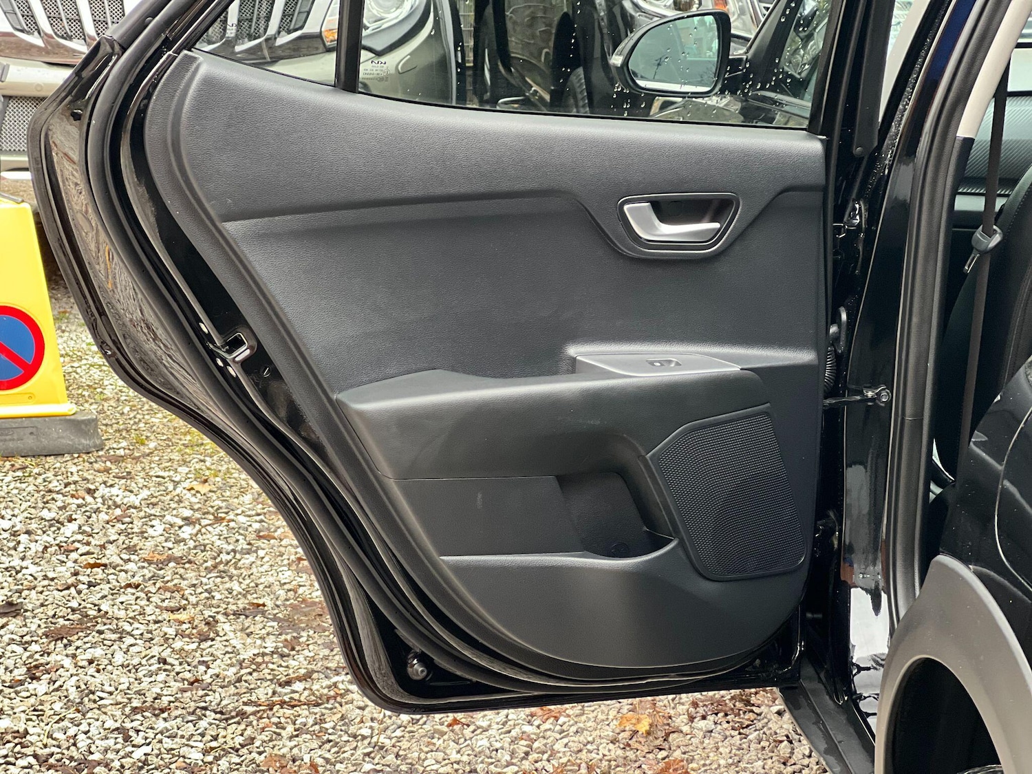 Used Kia Stonic 2023 for sale - 76592710: Photo 32