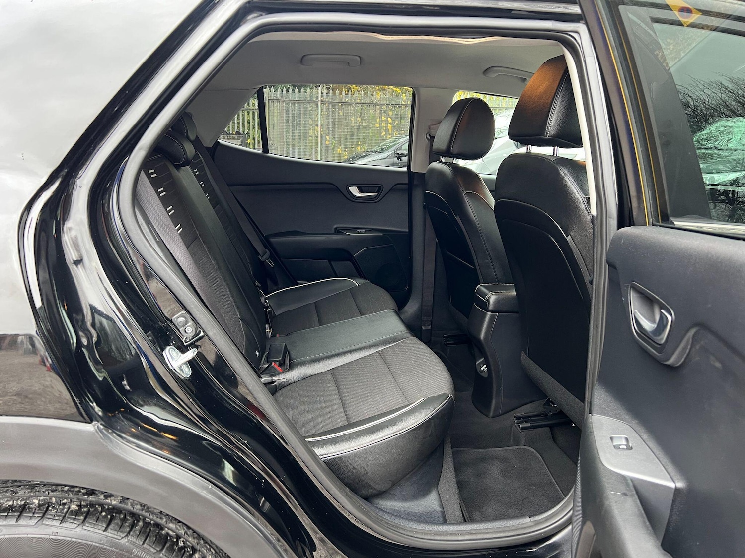 Used Kia Stonic 2023 for sale - 76592710: Photo 33