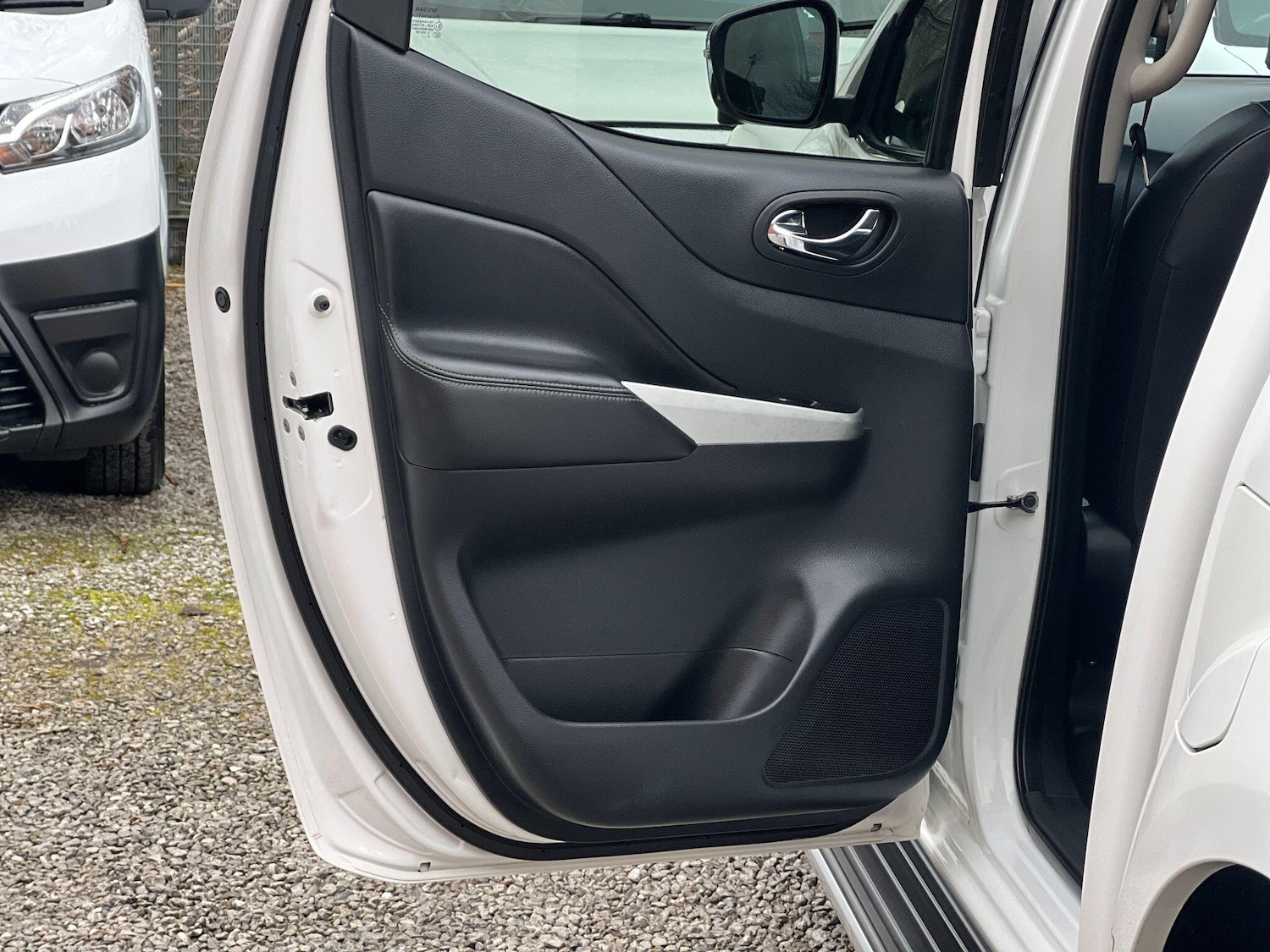 Used Nissan Navara 2017 for sale - 77705148: Photo 35