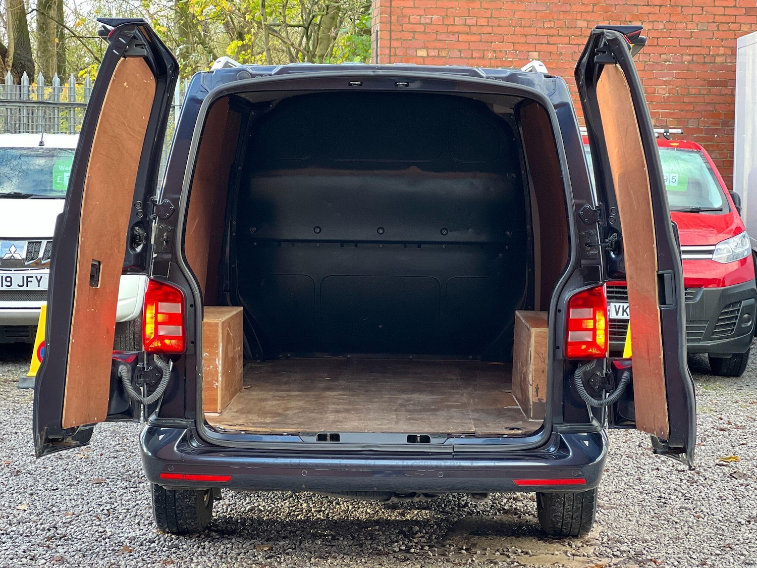 Used Volkswagen Transporter 2019 for sale - 76689460: Photo 27