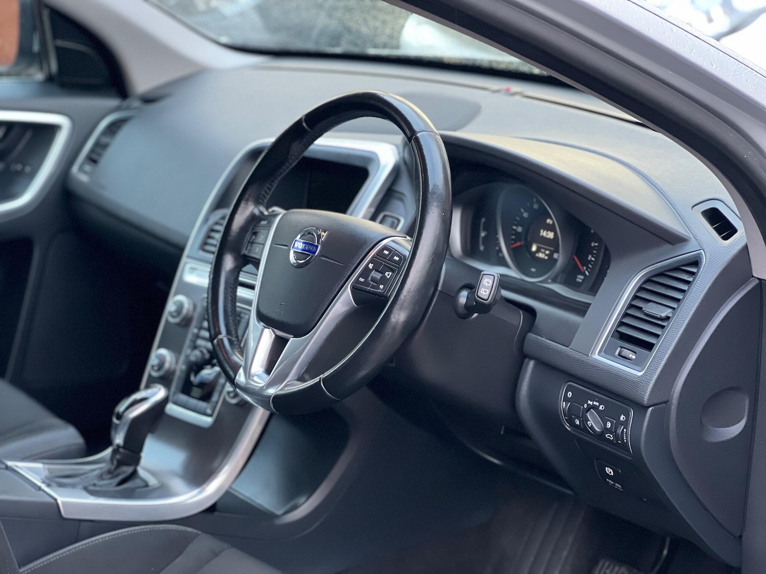 Used Volvo XC60 2015 for sale - 76752540: Photo 11