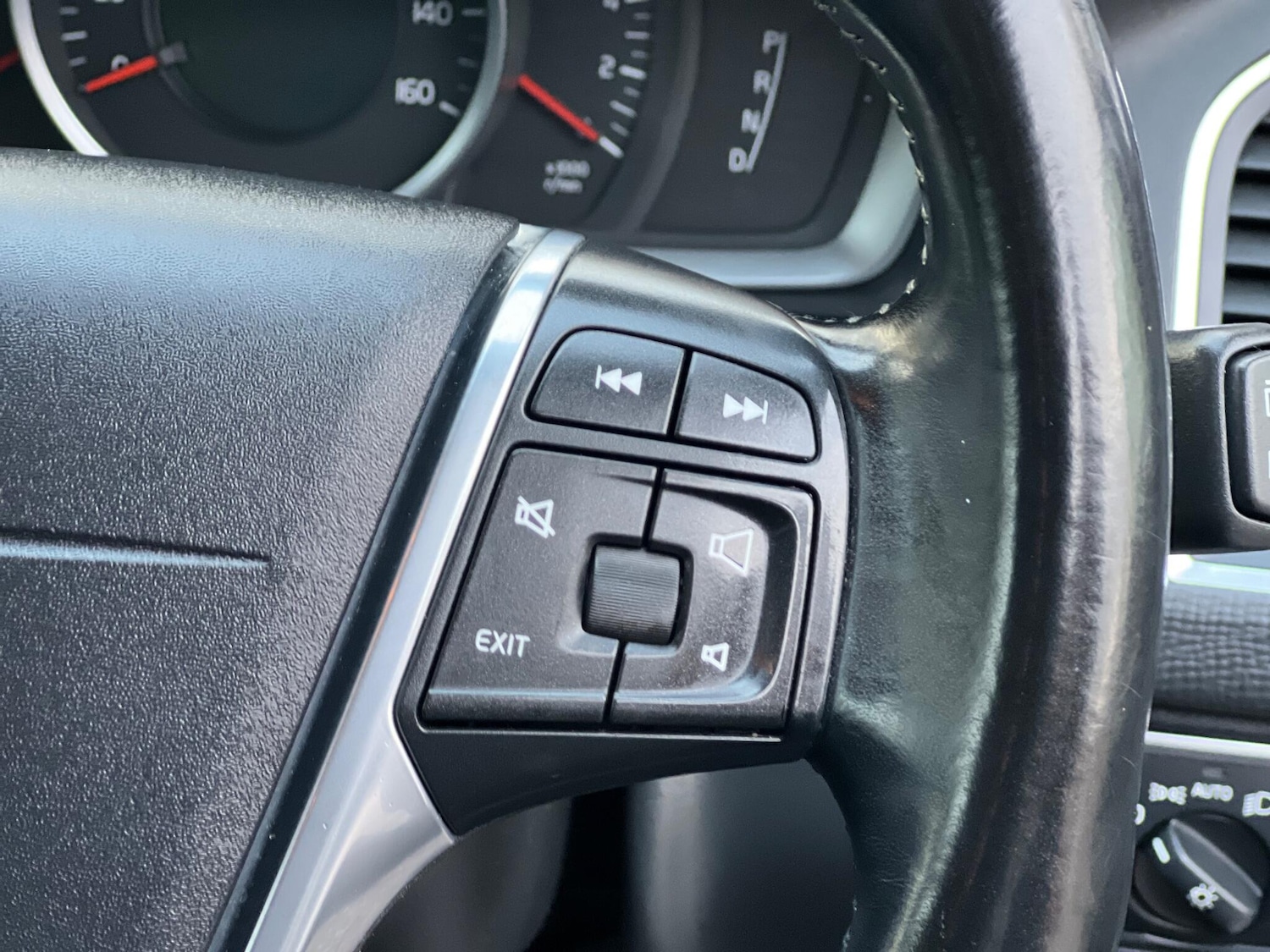 Used Volvo XC60 2015 for sale - 76752540: Photo 17