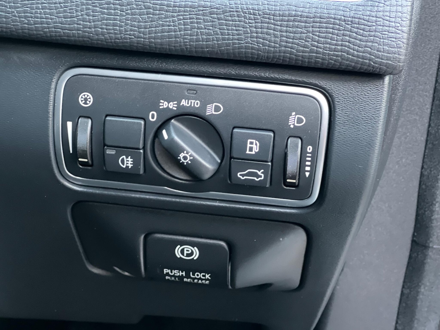 Used Volvo XC60 2015 for sale - 76752540: Photo 18