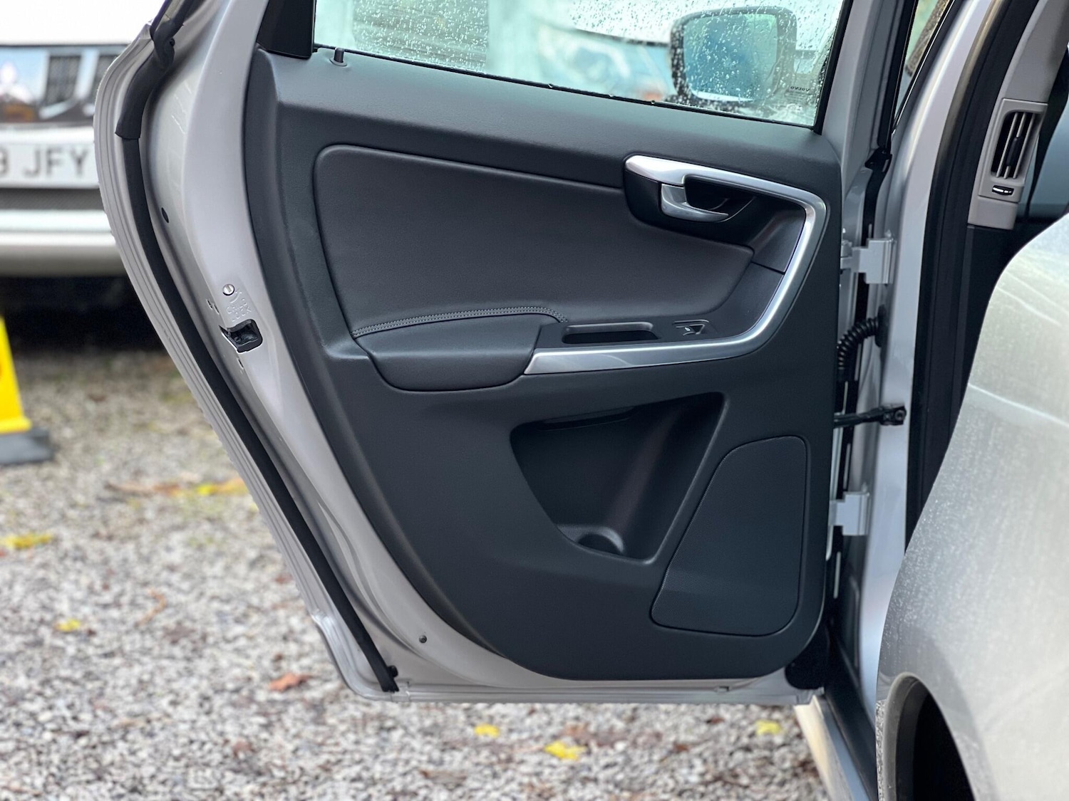 Used Volvo XC60 2015 for sale - 76752540: Photo 30