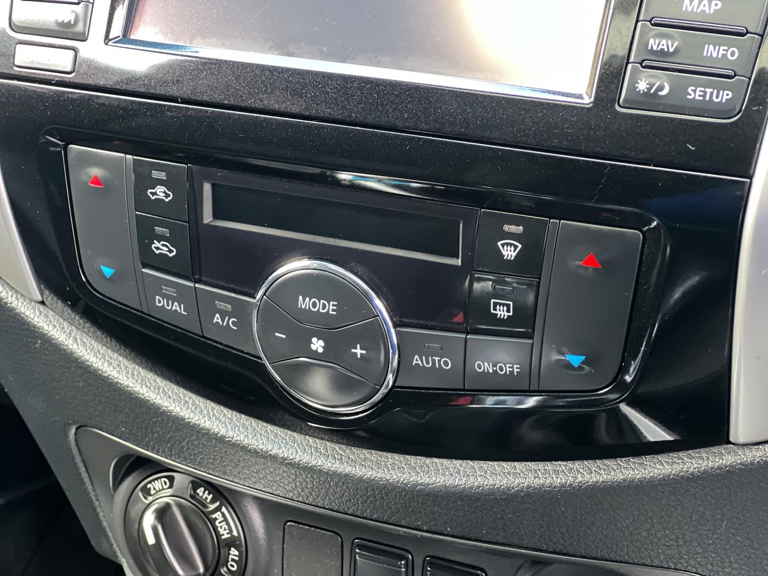 Used Nissan Navara 2017 for sale - 76377308: Photo 15