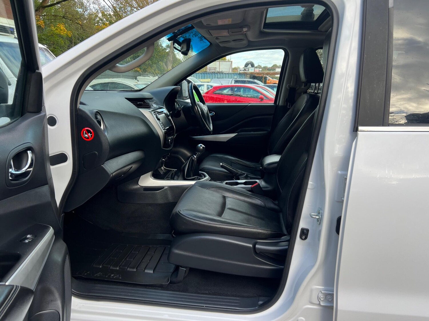 Used Nissan Navara 2017 for sale - 76377308: Photo 28