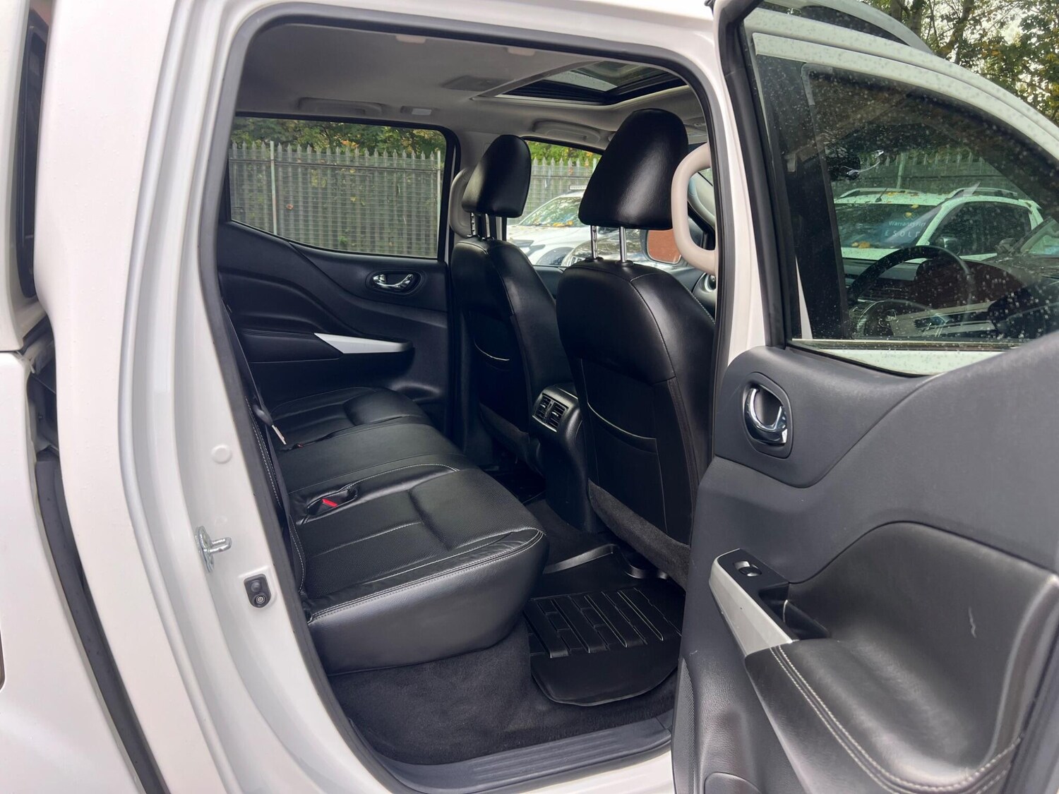 Used Nissan Navara 2017 for sale - 76377308: Photo 35