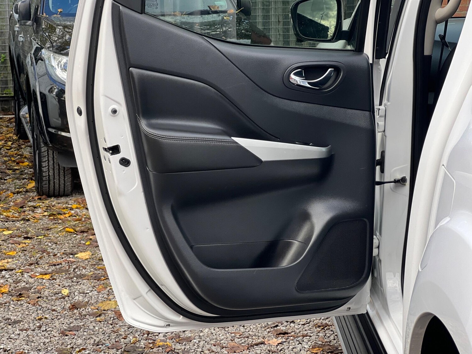 Used Nissan Navara 2017 for sale - 76377308: Photo 40