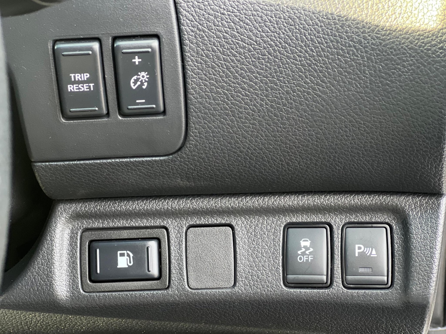 Used Nissan Navara 2018 for sale - 77202430: Photo 25