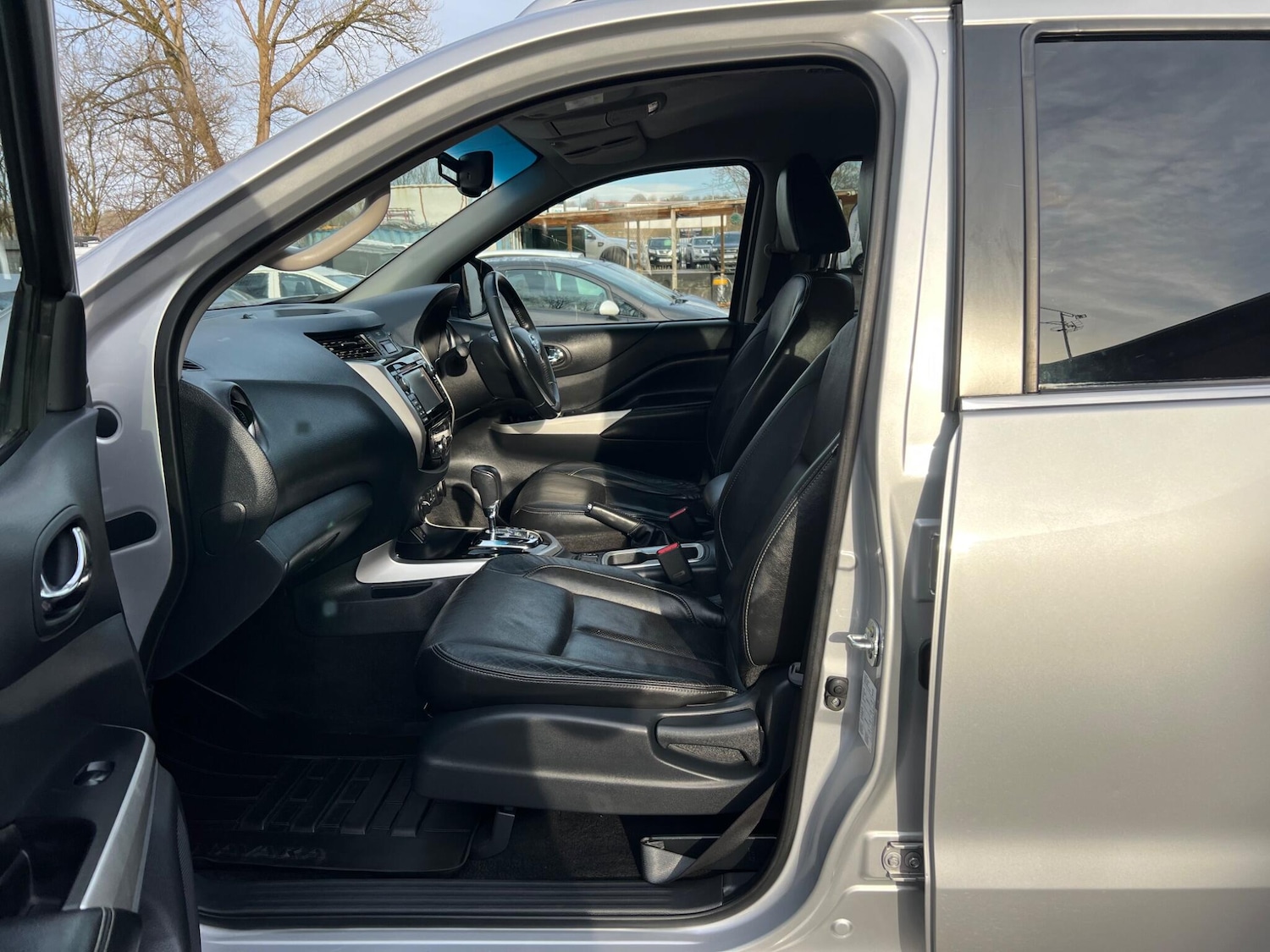 Used Nissan Navara 2018 for sale - 77202430: Photo 30